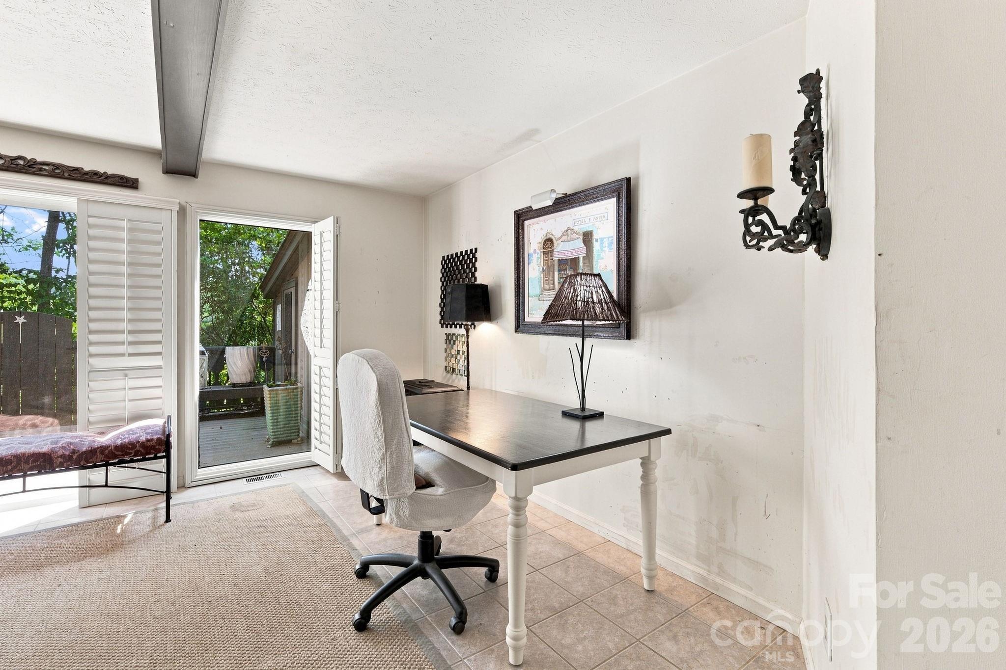 98 Laurelwood Circle W #6 — Hendersonville
