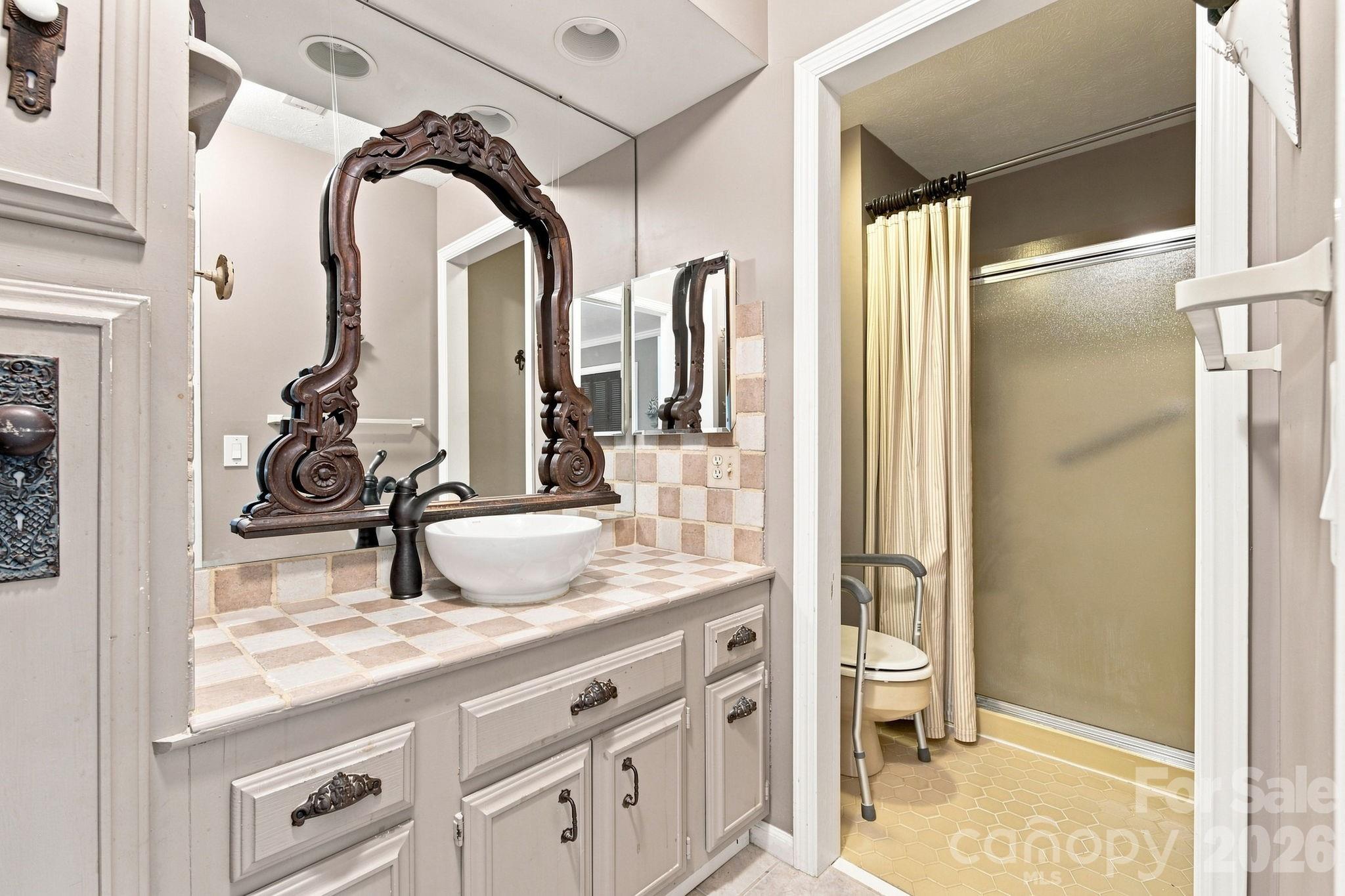 98 Laurelwood Circle W #6 — Hendersonville