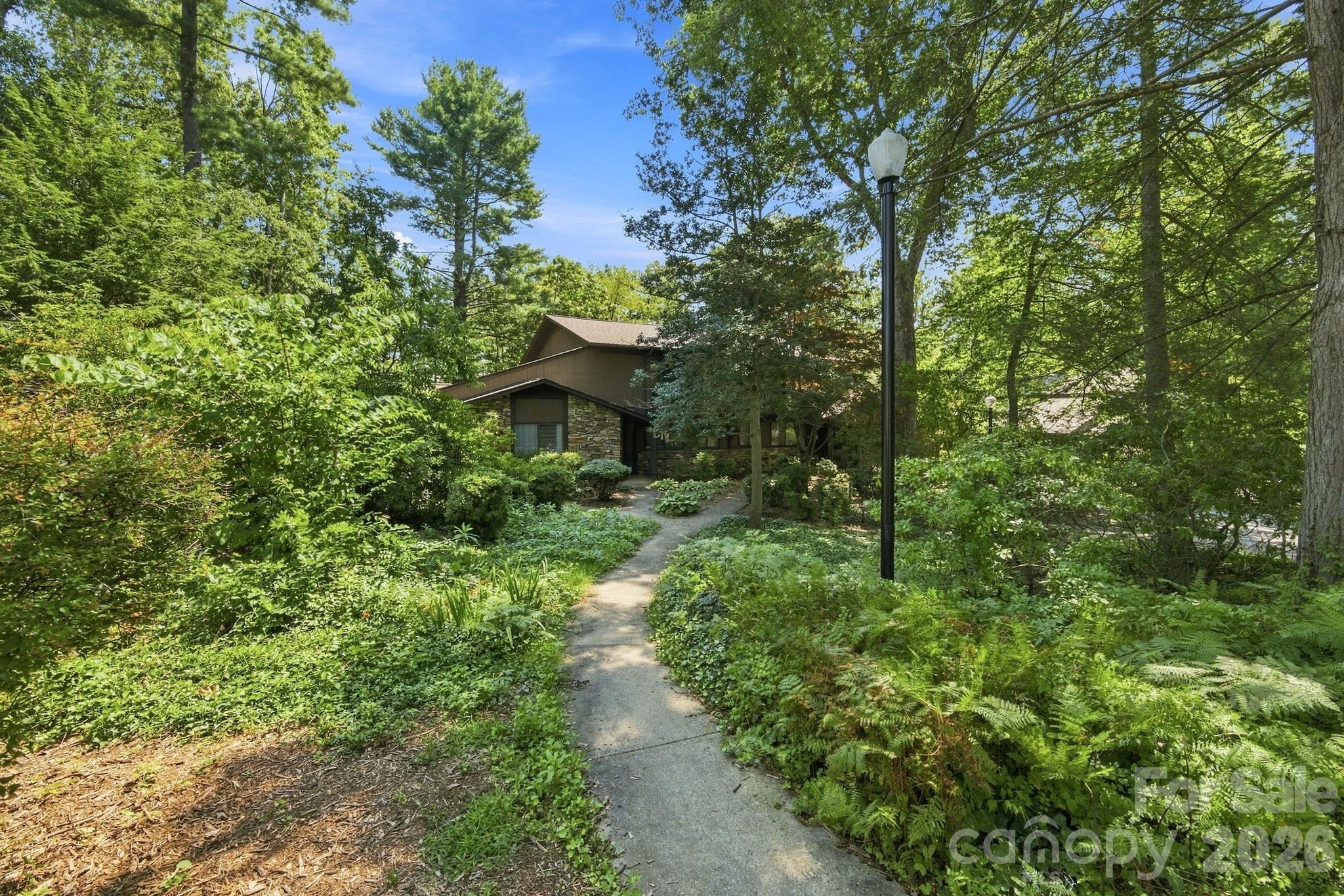 98 Laurelwood Circle W #6 — Hendersonville