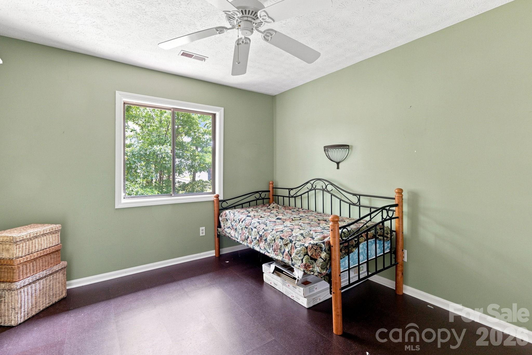 98 Laurelwood Circle W #6 — Hendersonville