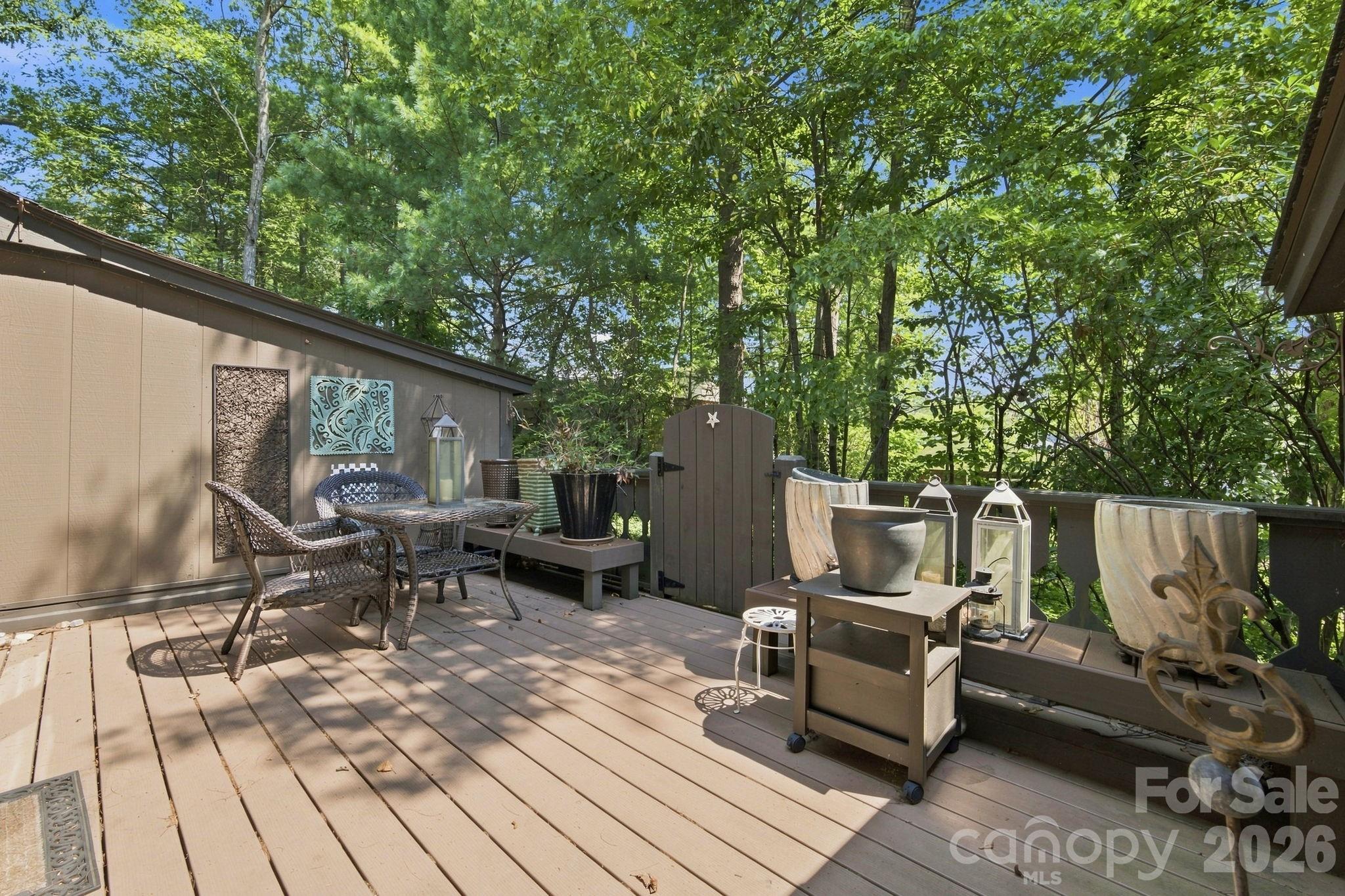98 Laurelwood Circle W #6 — Hendersonville