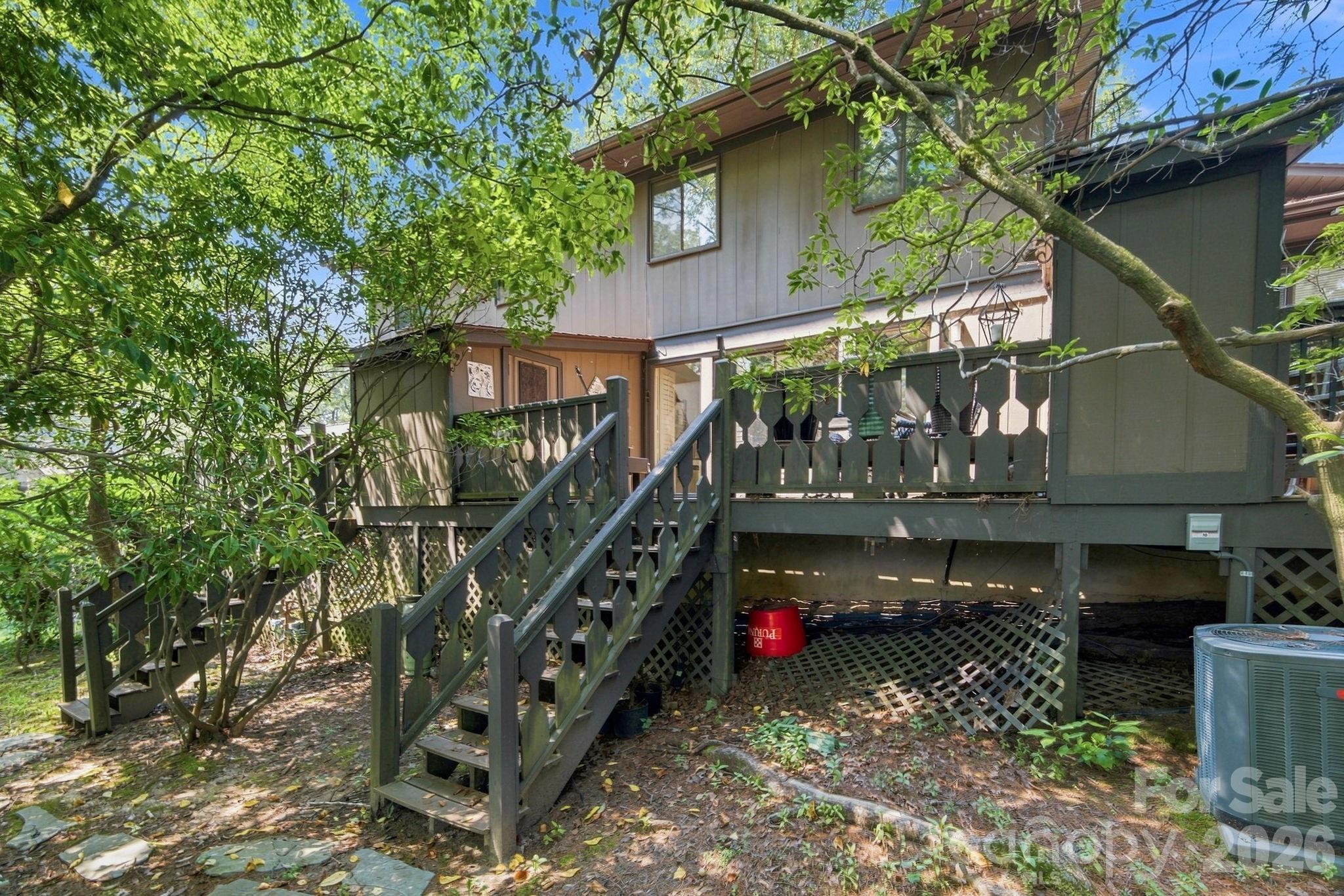 98 Laurelwood Circle W #6 — Hendersonville