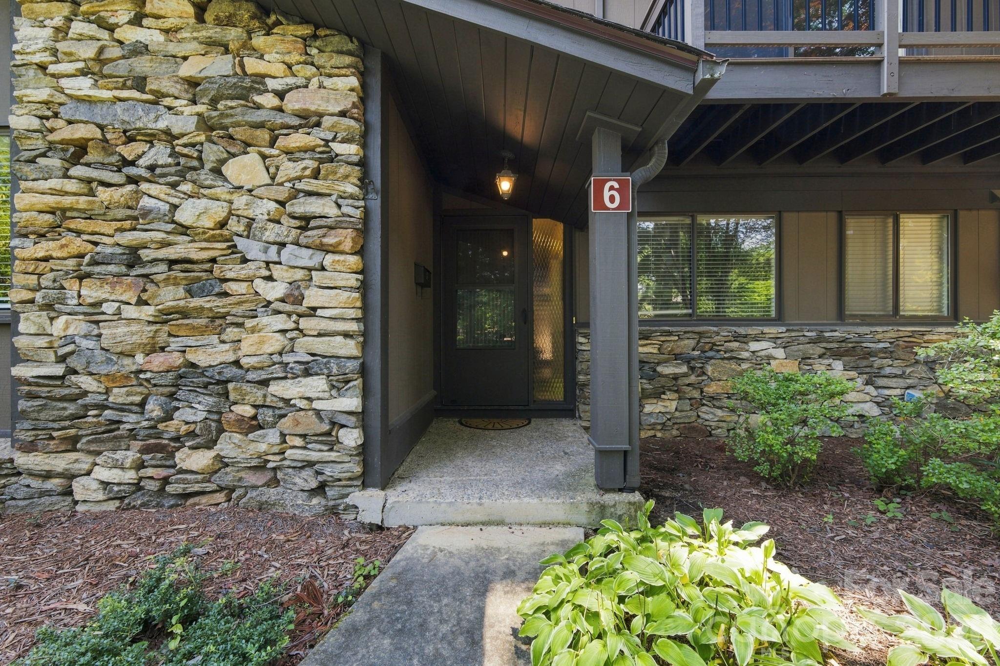 98 Laurelwood Circle W #6 — Hendersonville