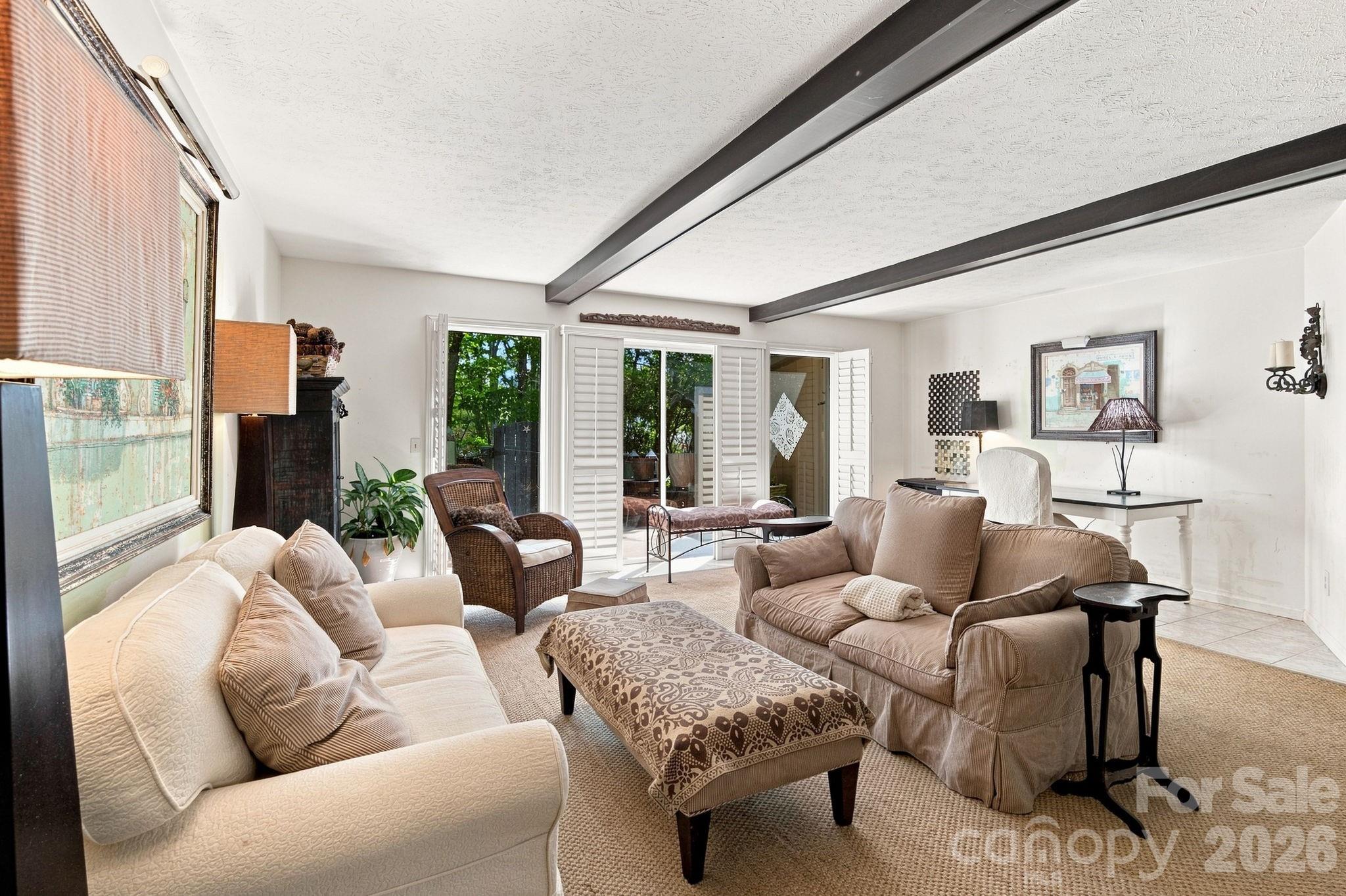 98 Laurelwood Circle W #6 — Hendersonville