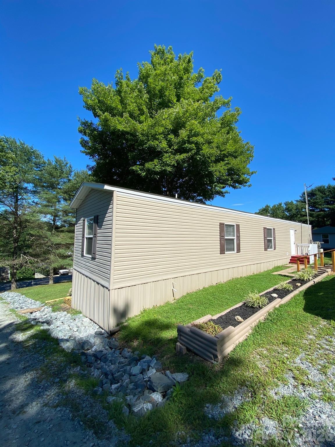 104 Fox Ridge Drive — Hendersonville