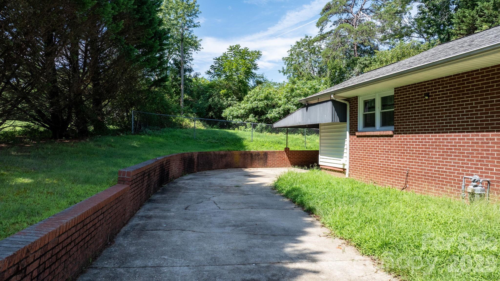 296 Pine Mountain Road — Hudson