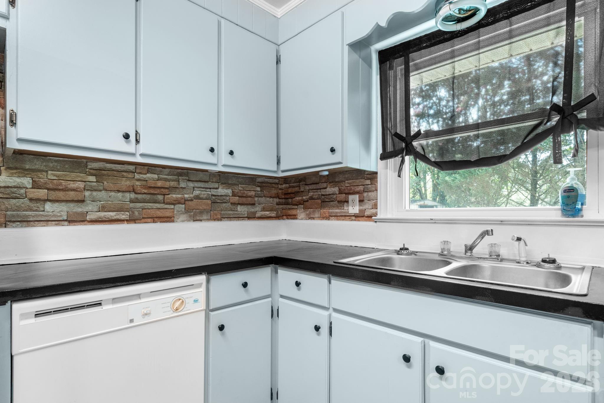 296 Pine Mountain Road — Hudson