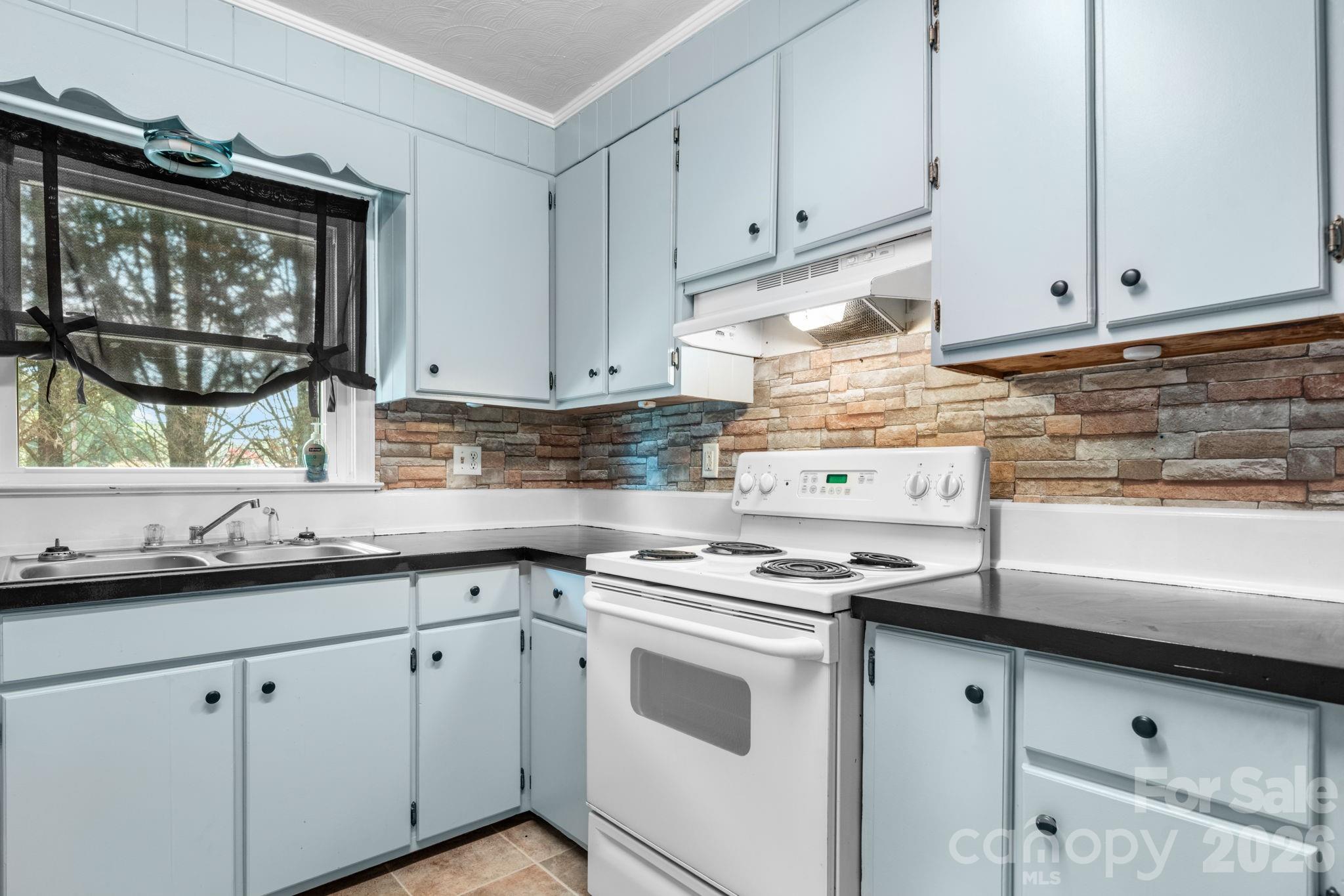 296 Pine Mountain Road — Hudson