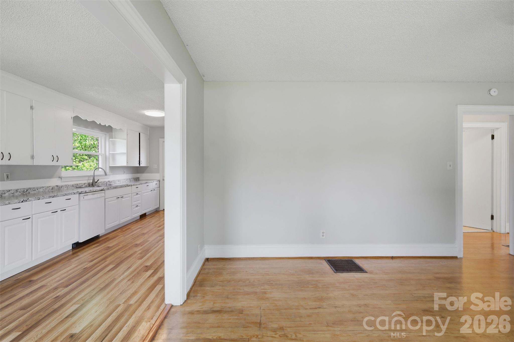 2262 9th Avenue Drive NE — Hickory