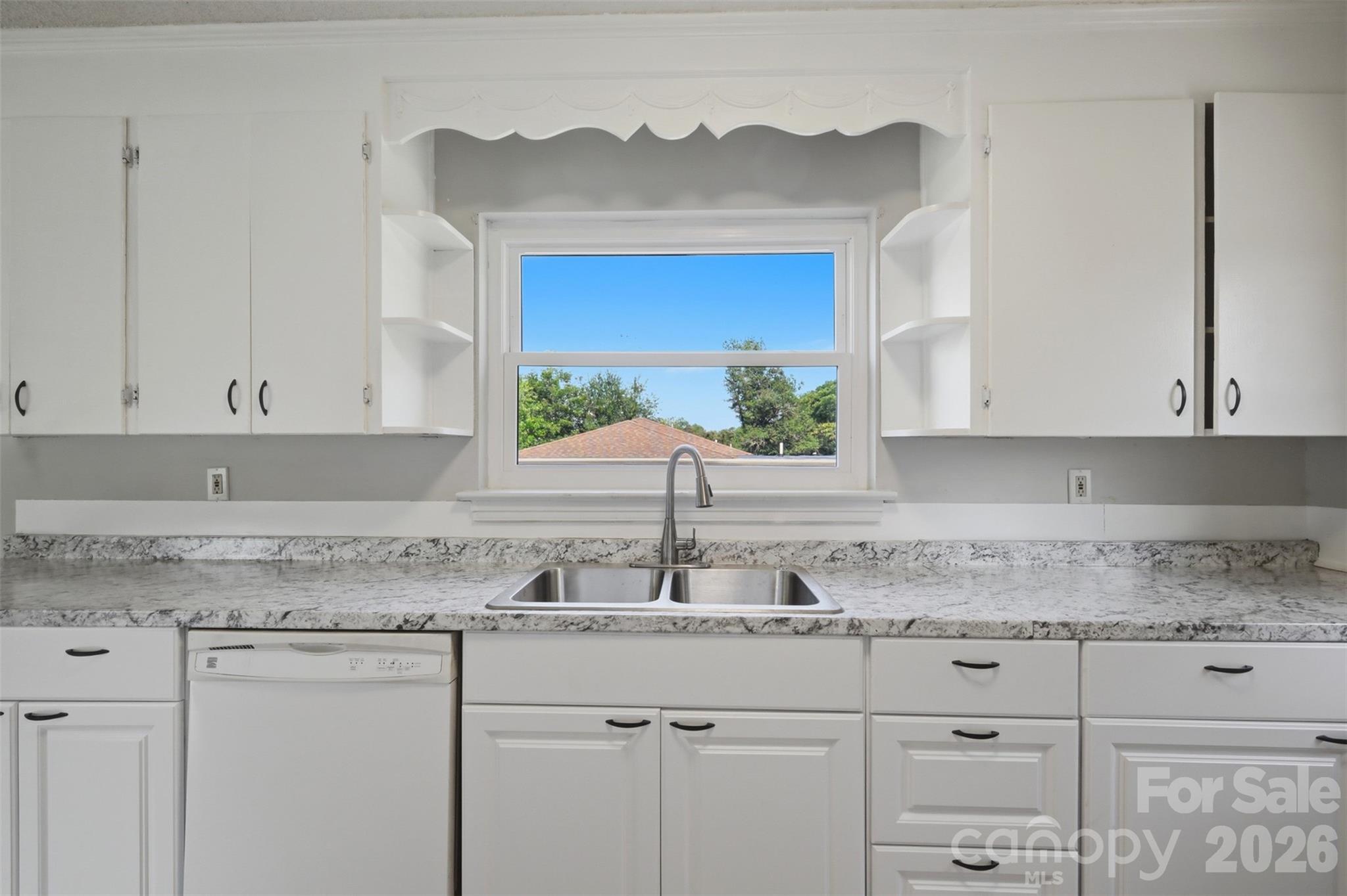 2262 9th Avenue Drive NE — Hickory