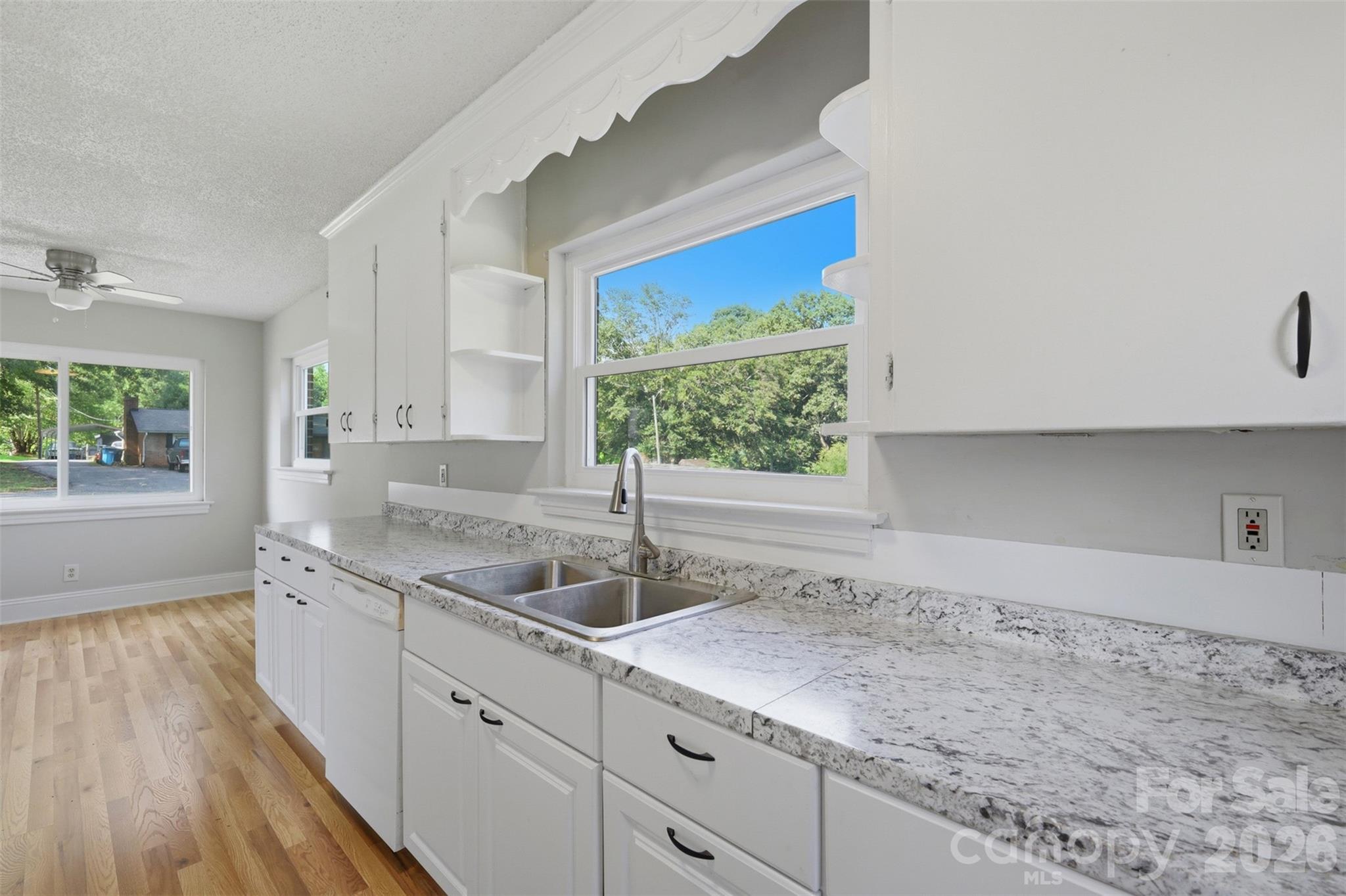 2262 9th Avenue Drive NE — Hickory