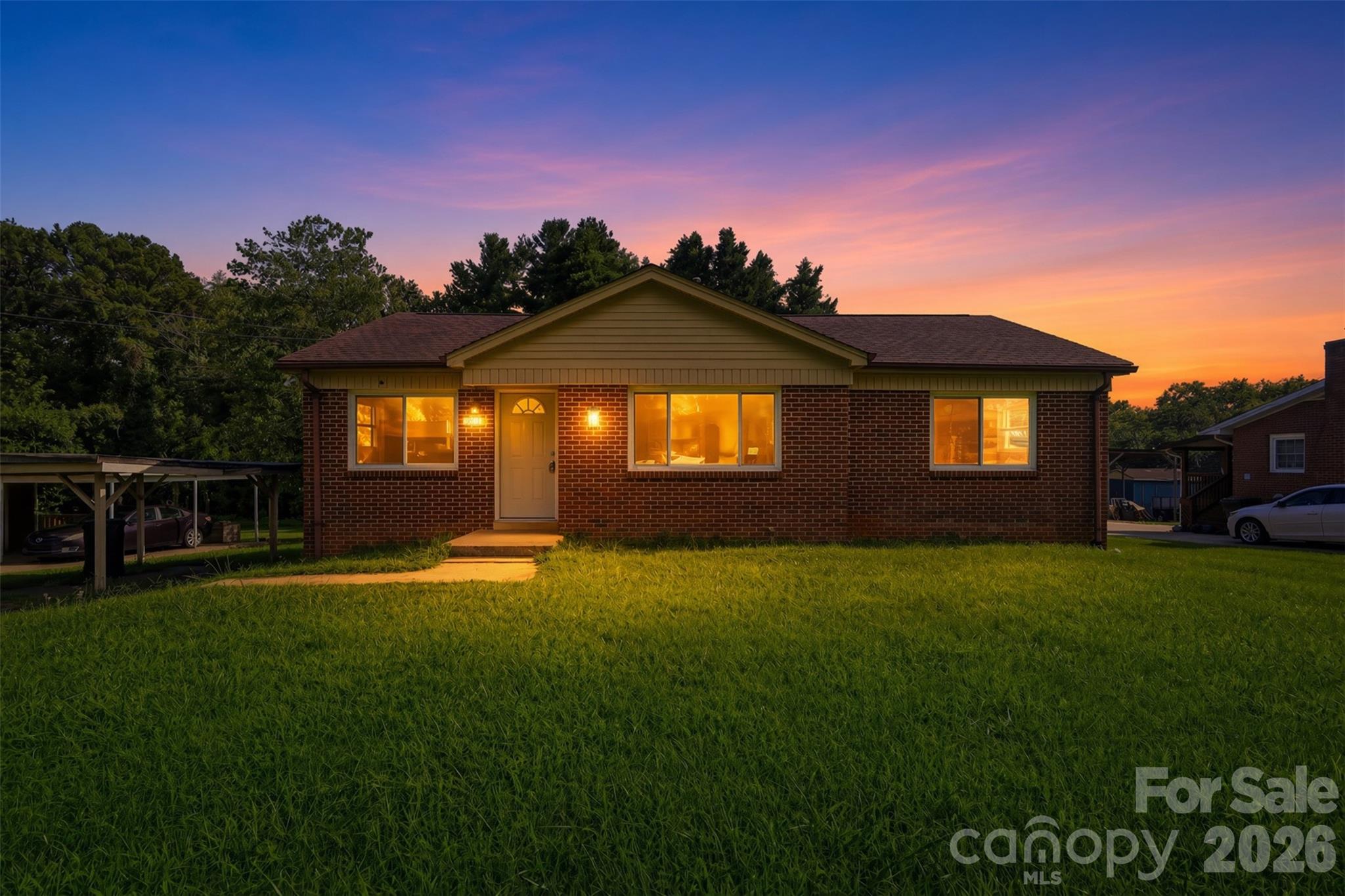 2262 9th Avenue Drive NE — Hickory