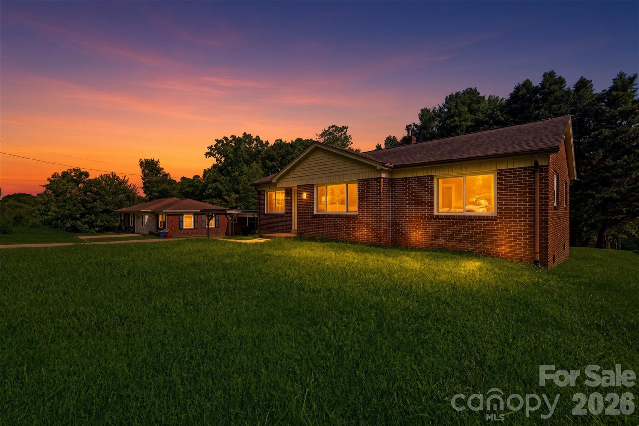 2262 9th Avenue Drive NE — Hickory