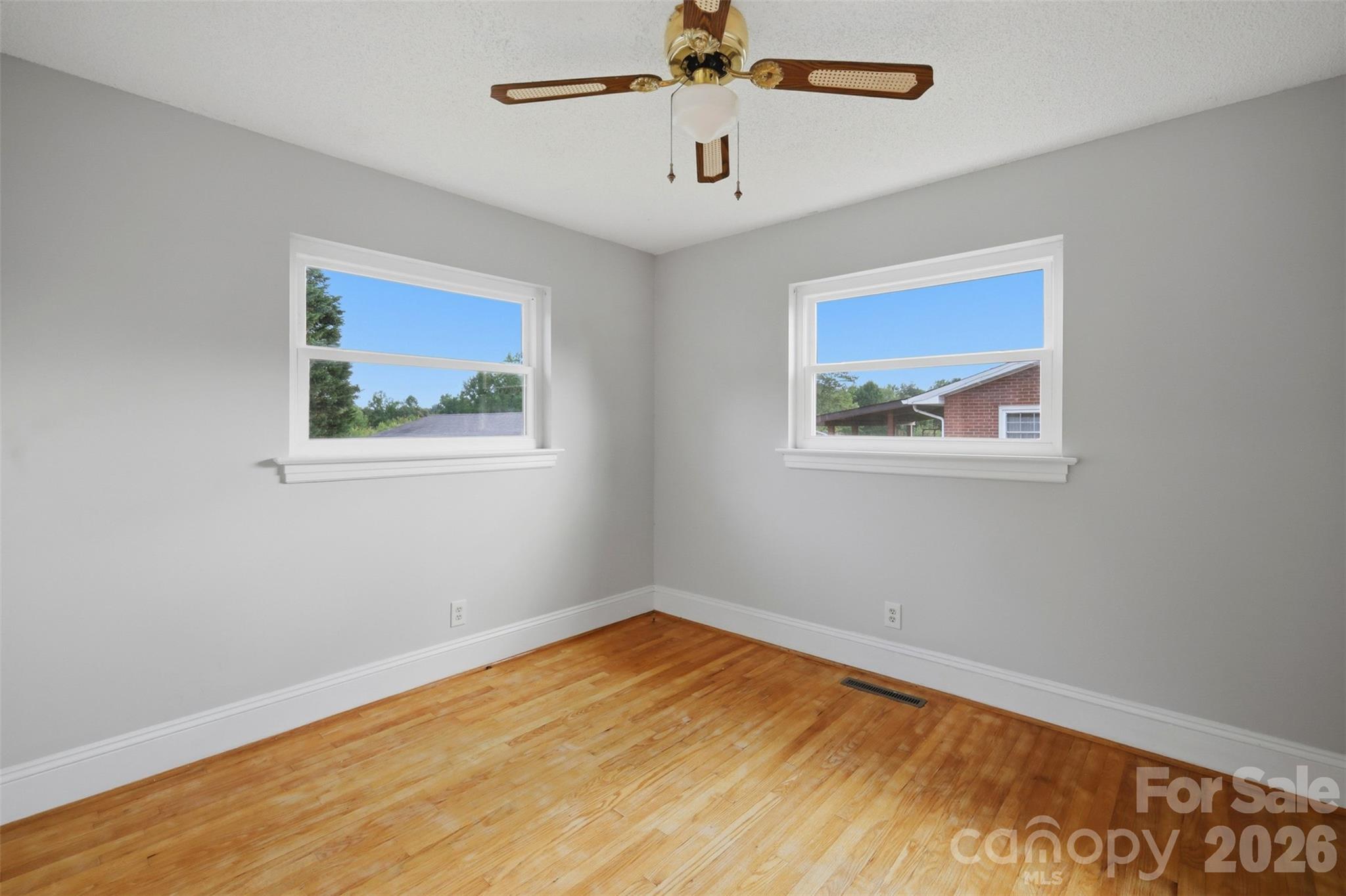 2262 9th Avenue Drive NE — Hickory