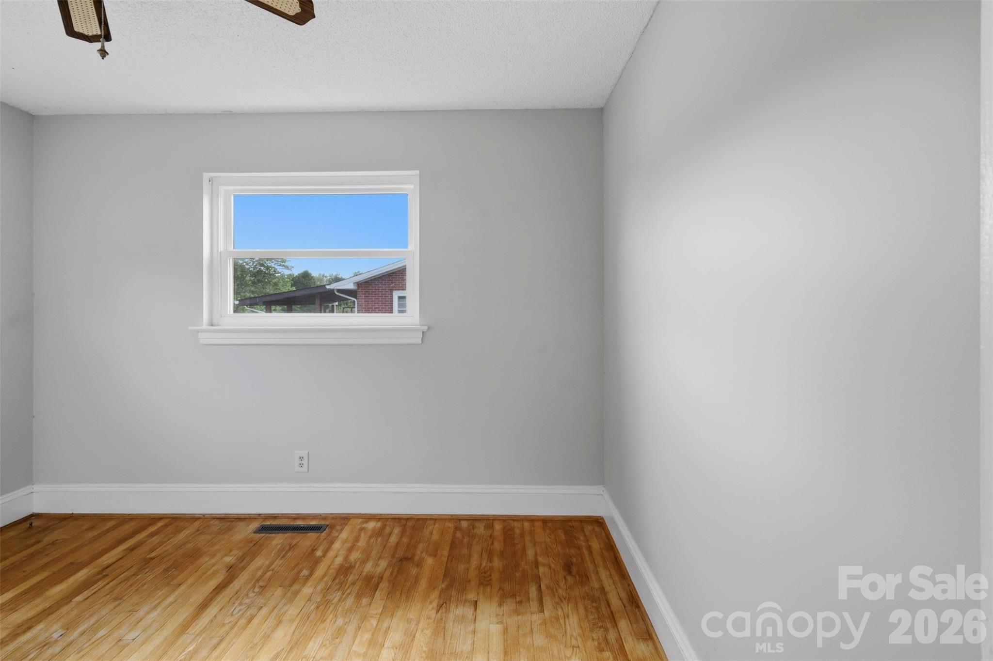 2262 9th Avenue Drive NE — Hickory