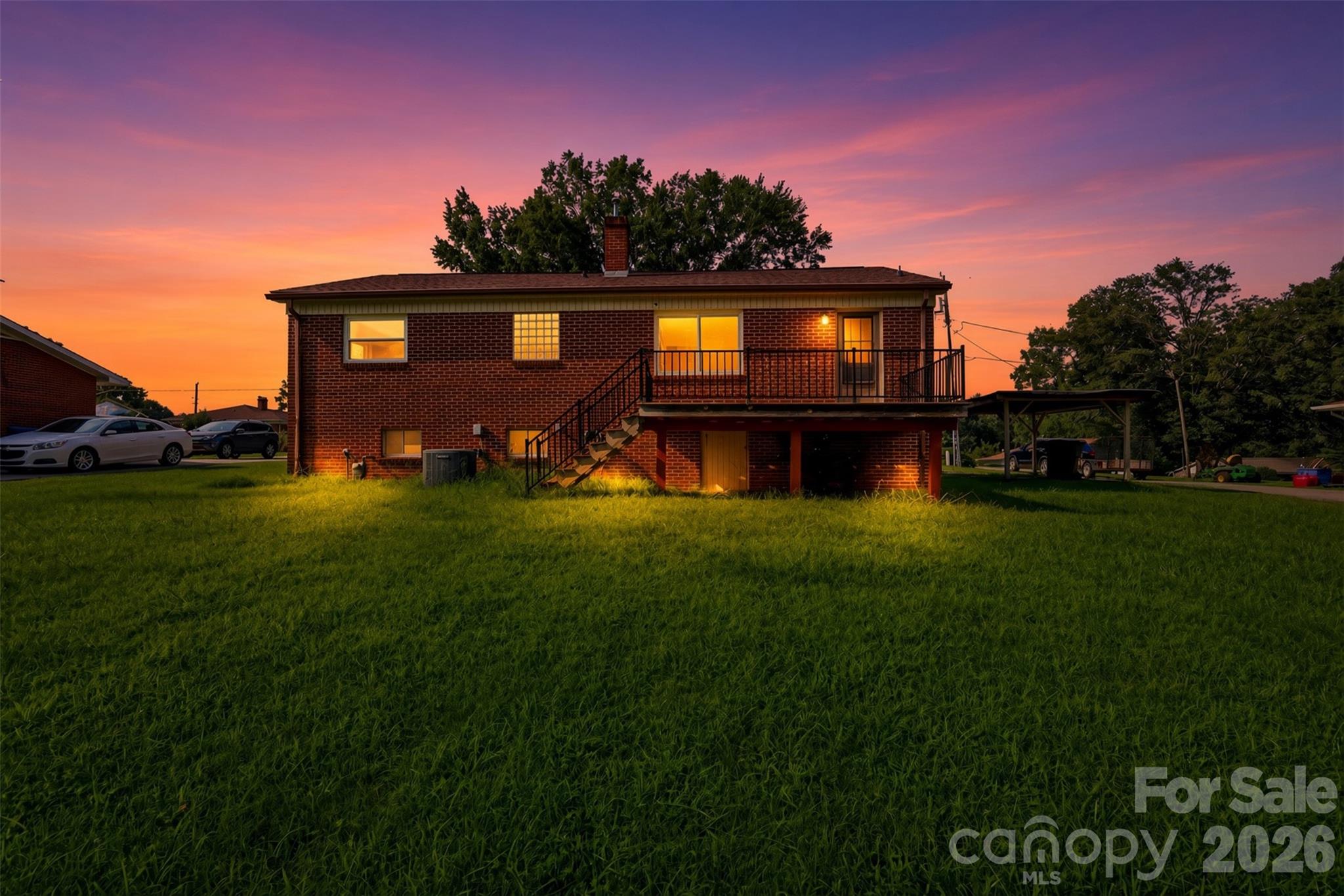 2262 9th Avenue Drive NE — Hickory