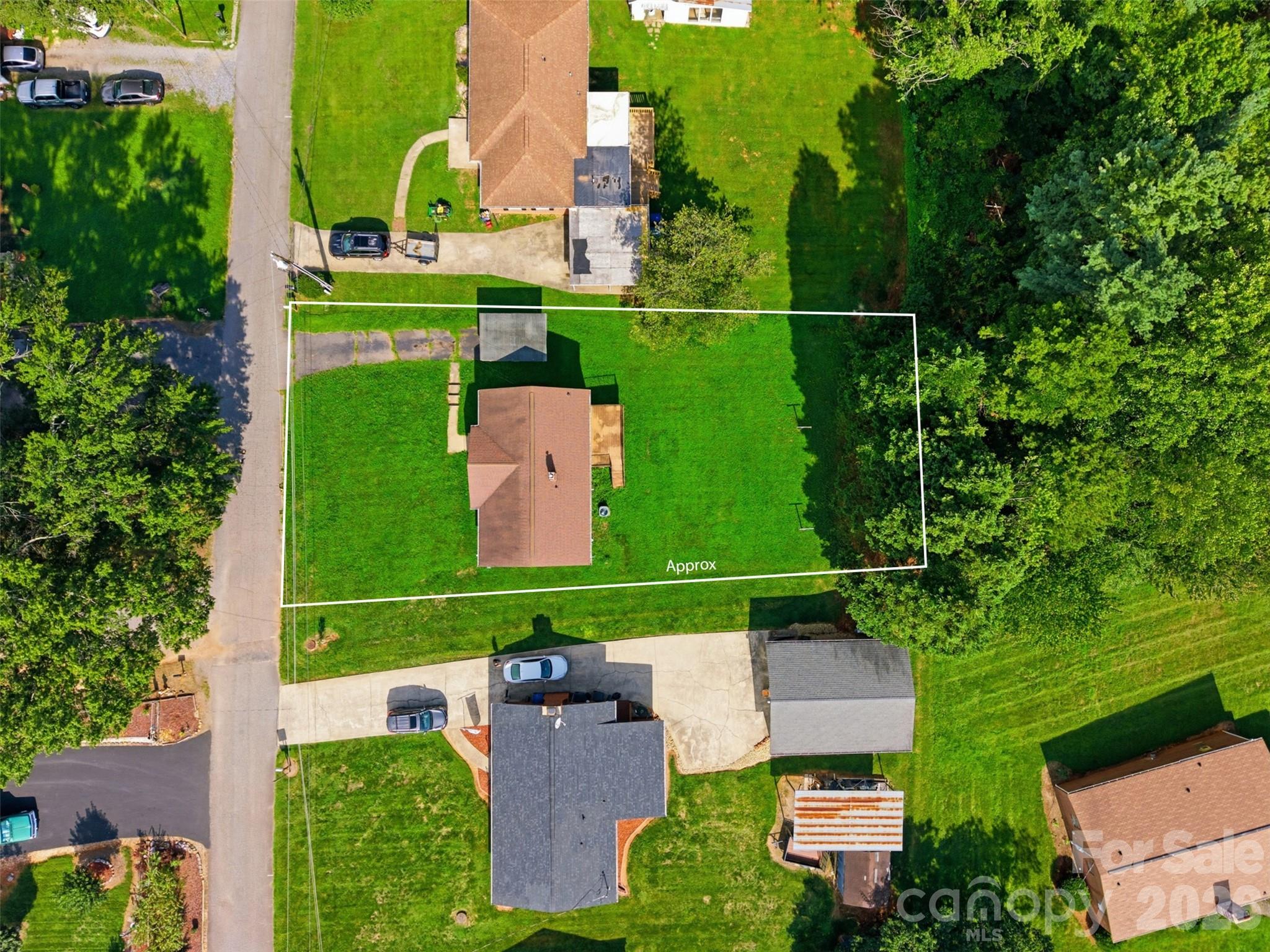 2262 9th Avenue Drive NE — Hickory