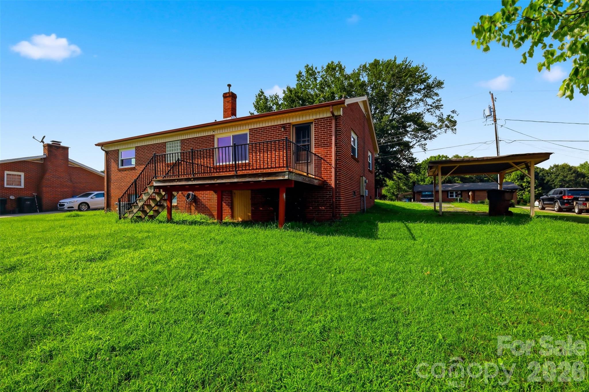 2262 9th Avenue Drive NE — Hickory