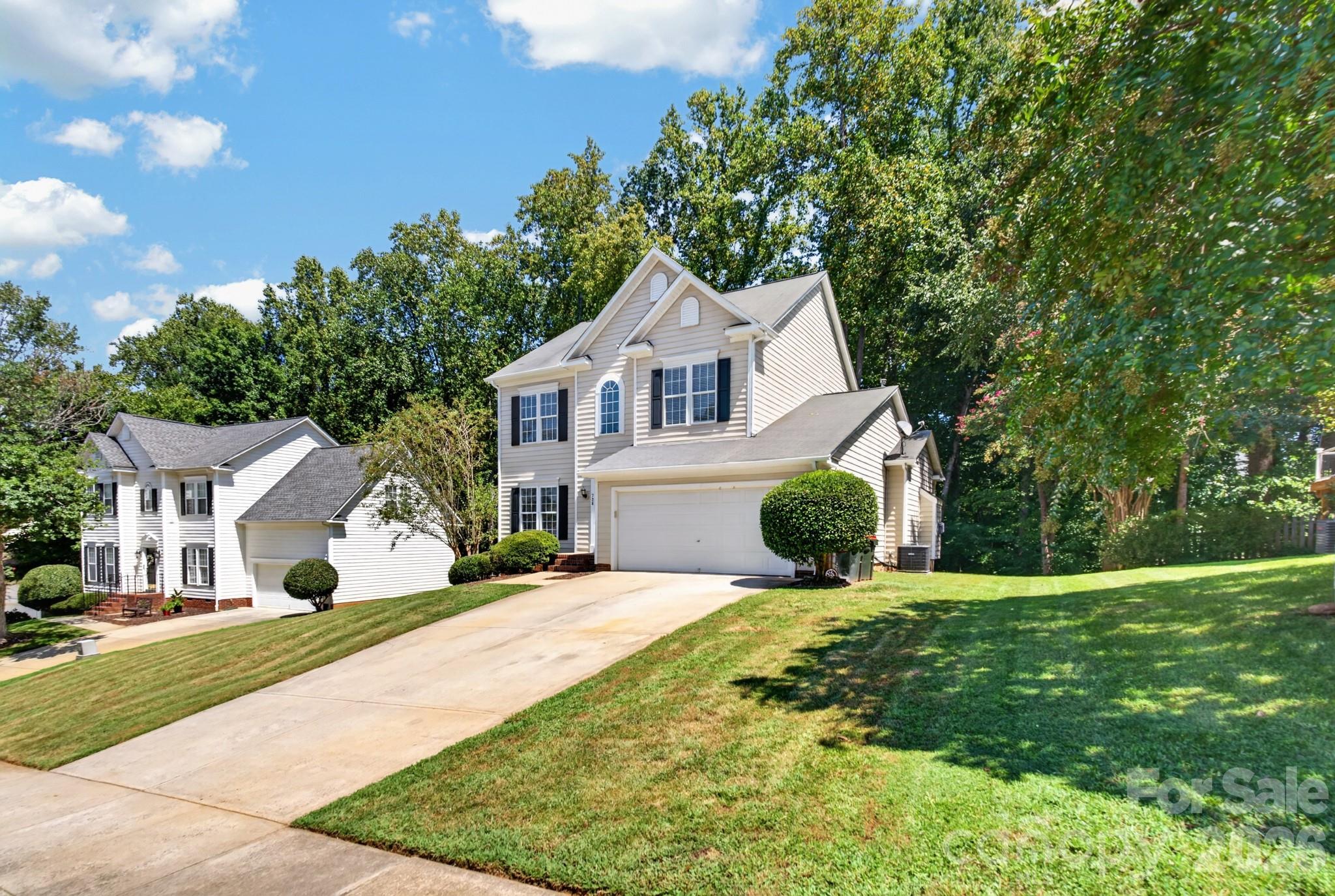 728 Knightswood Road — Fort Mill