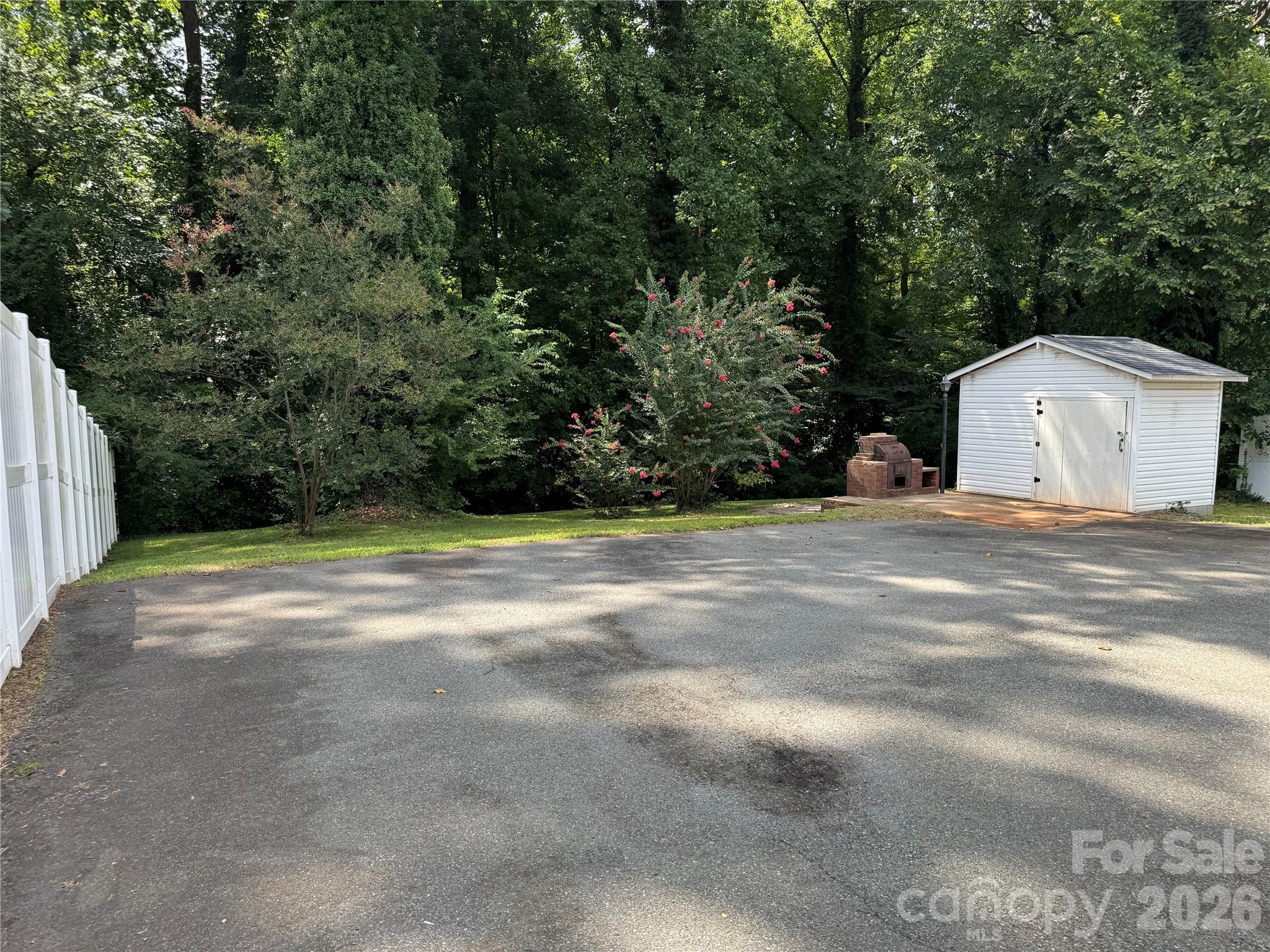 6233 Donna Drive — Charlotte