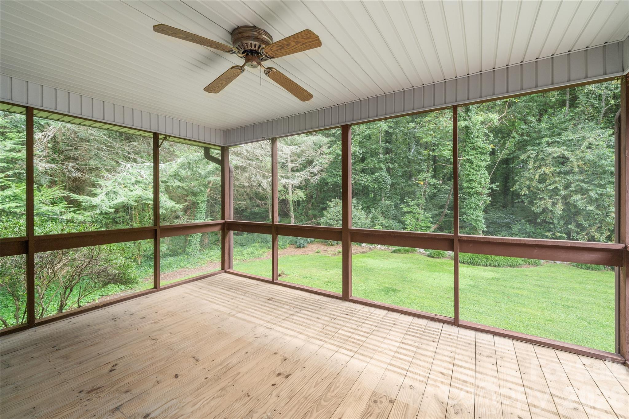 4 Hunters Lane — Hendersonville