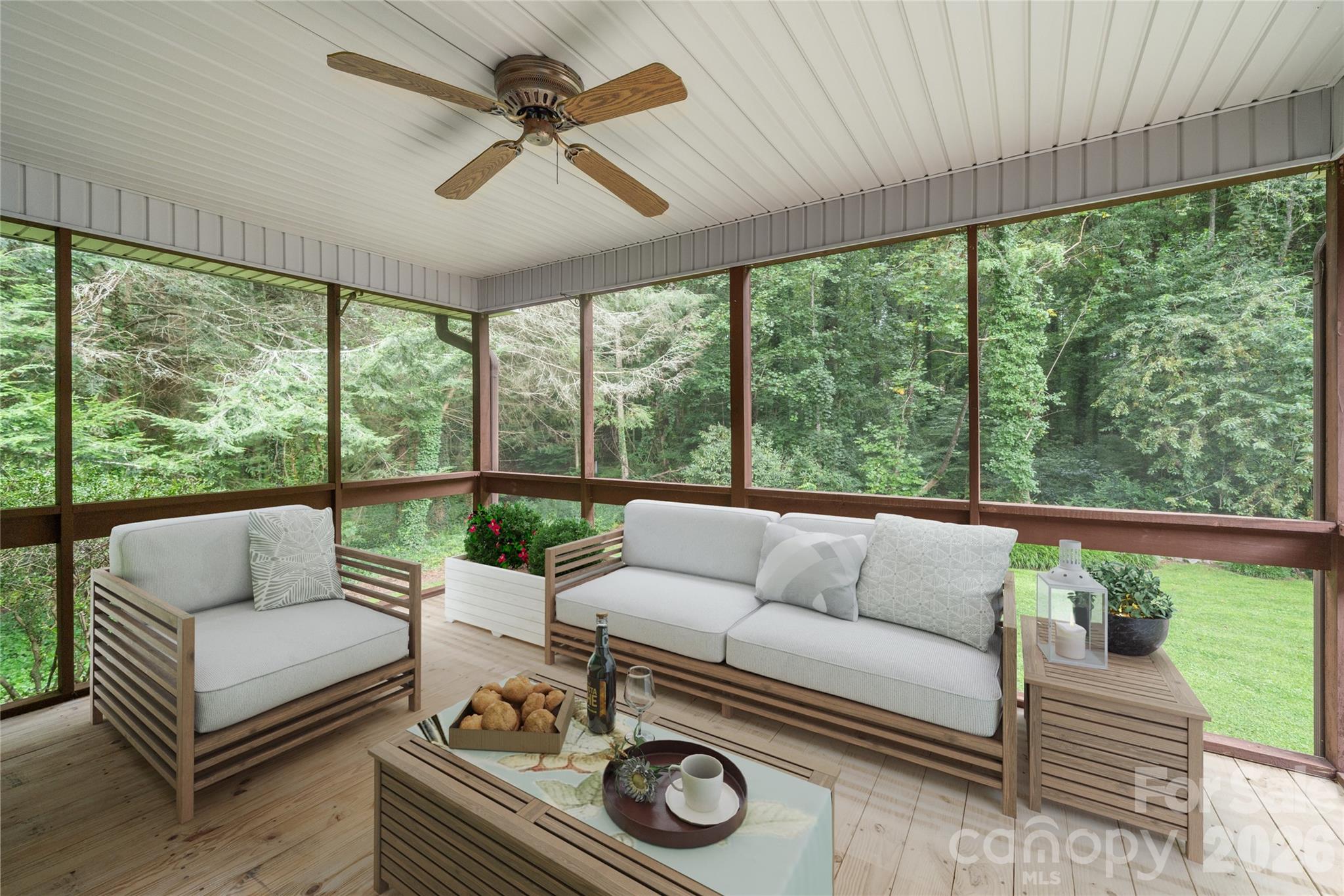 4 Hunters Lane — Hendersonville