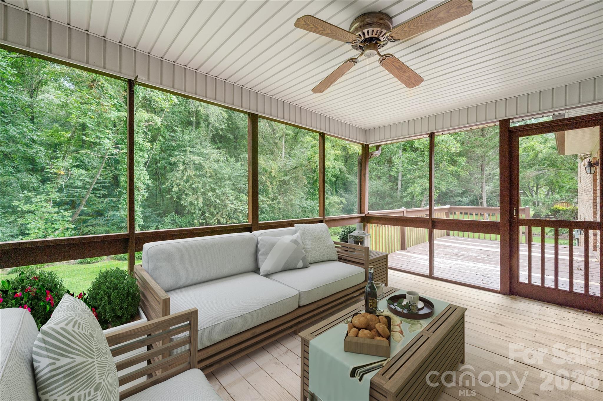 4 Hunters Lane — Hendersonville
