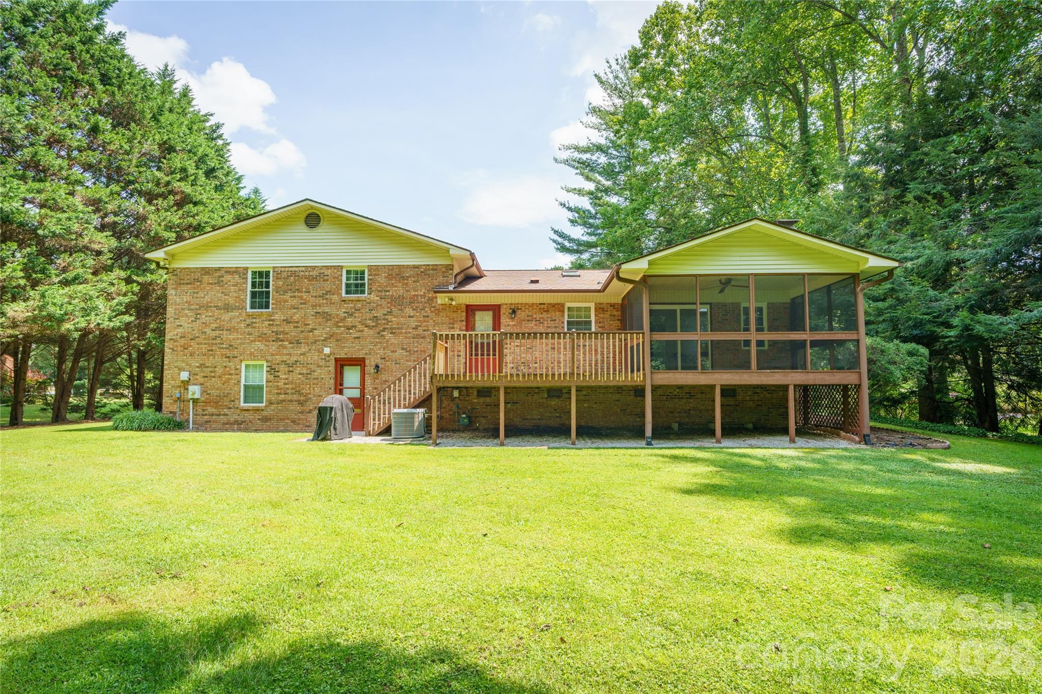 4 Hunters Lane — Hendersonville