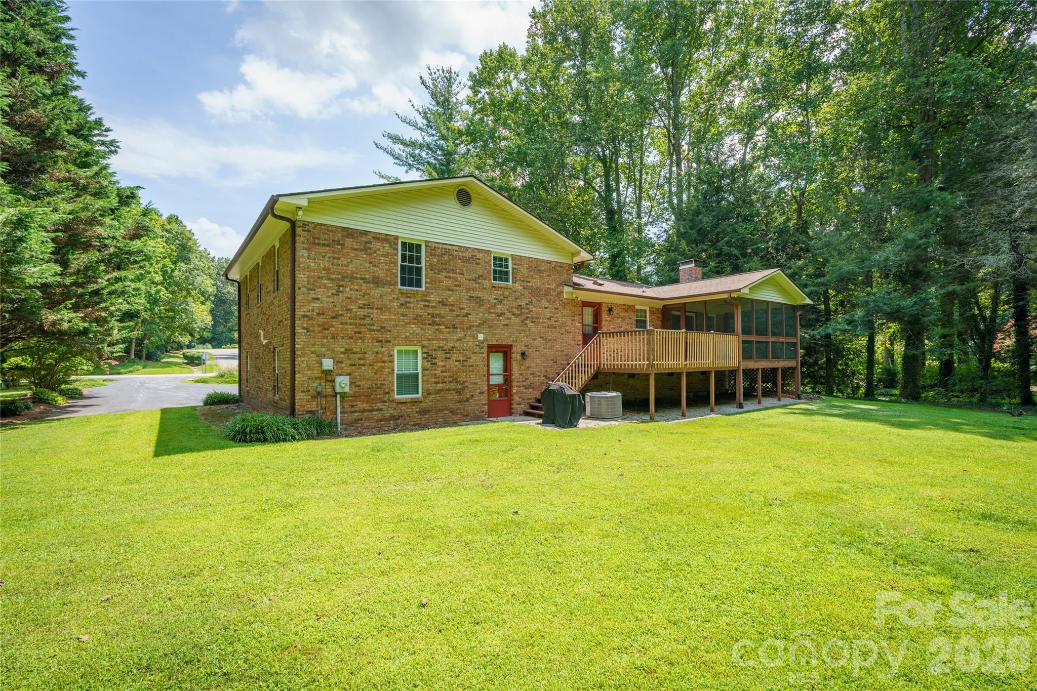 4 Hunters Lane — Hendersonville