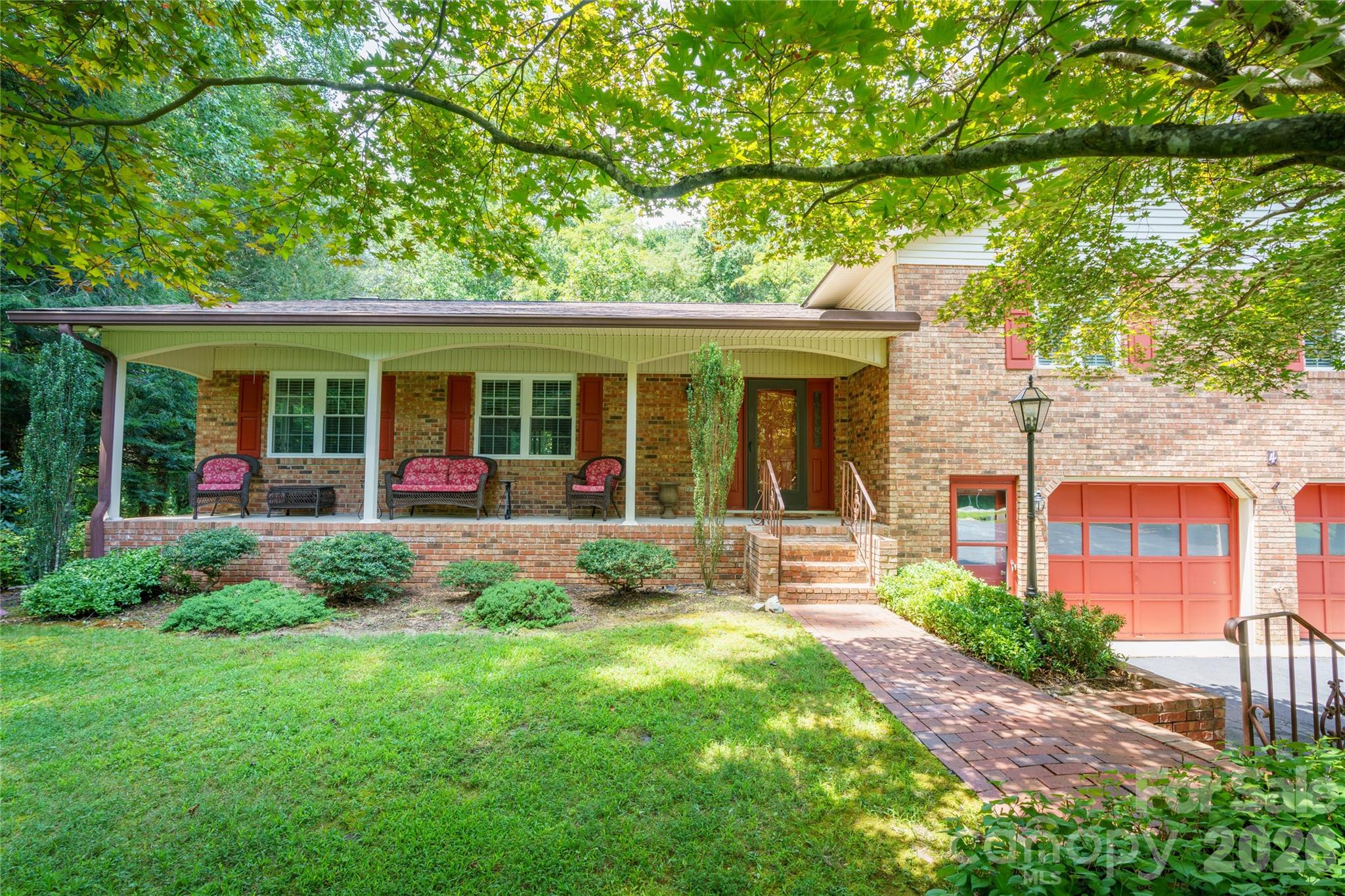 4 Hunters Lane — Hendersonville