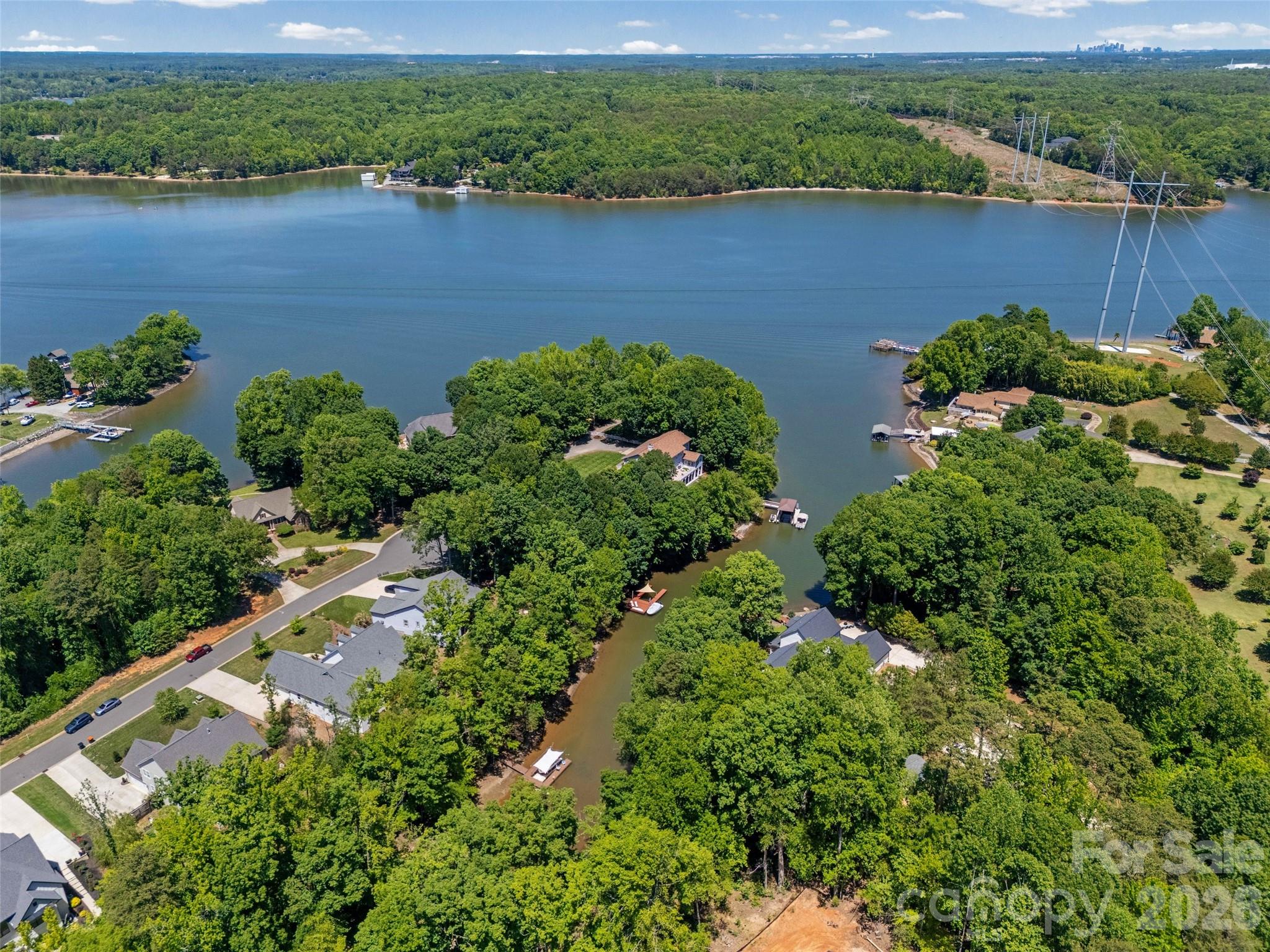 662 Sandbar Point — Lake Wylie