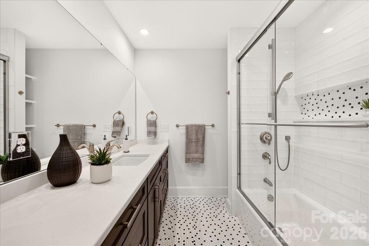 2349 Thetford Court — Charlotte