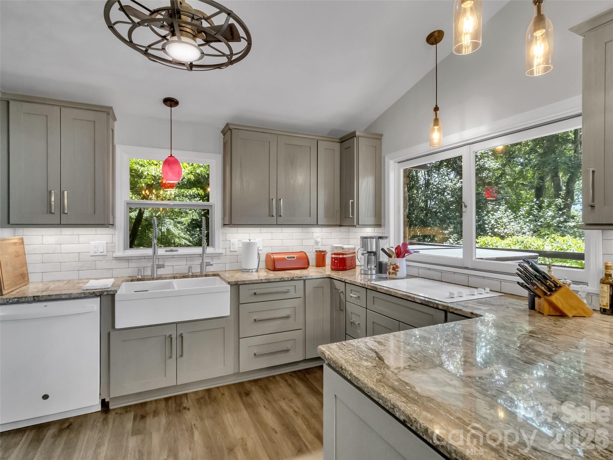 43 Red Oak Drive — Maggie Valley