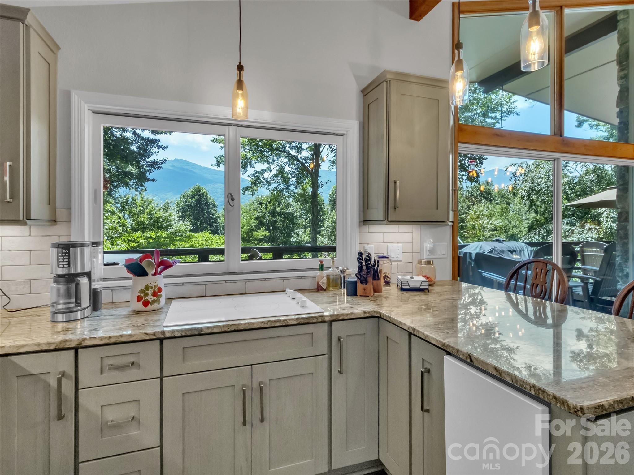 43 Red Oak Drive — Maggie Valley