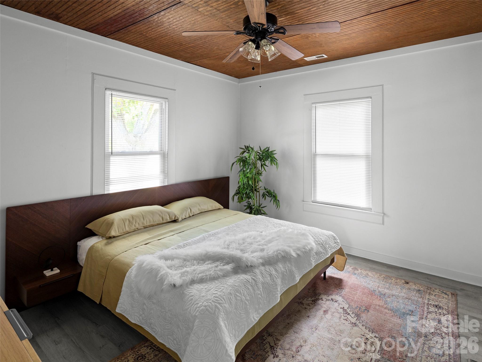 122 Edwards Avenue — Swannanoa