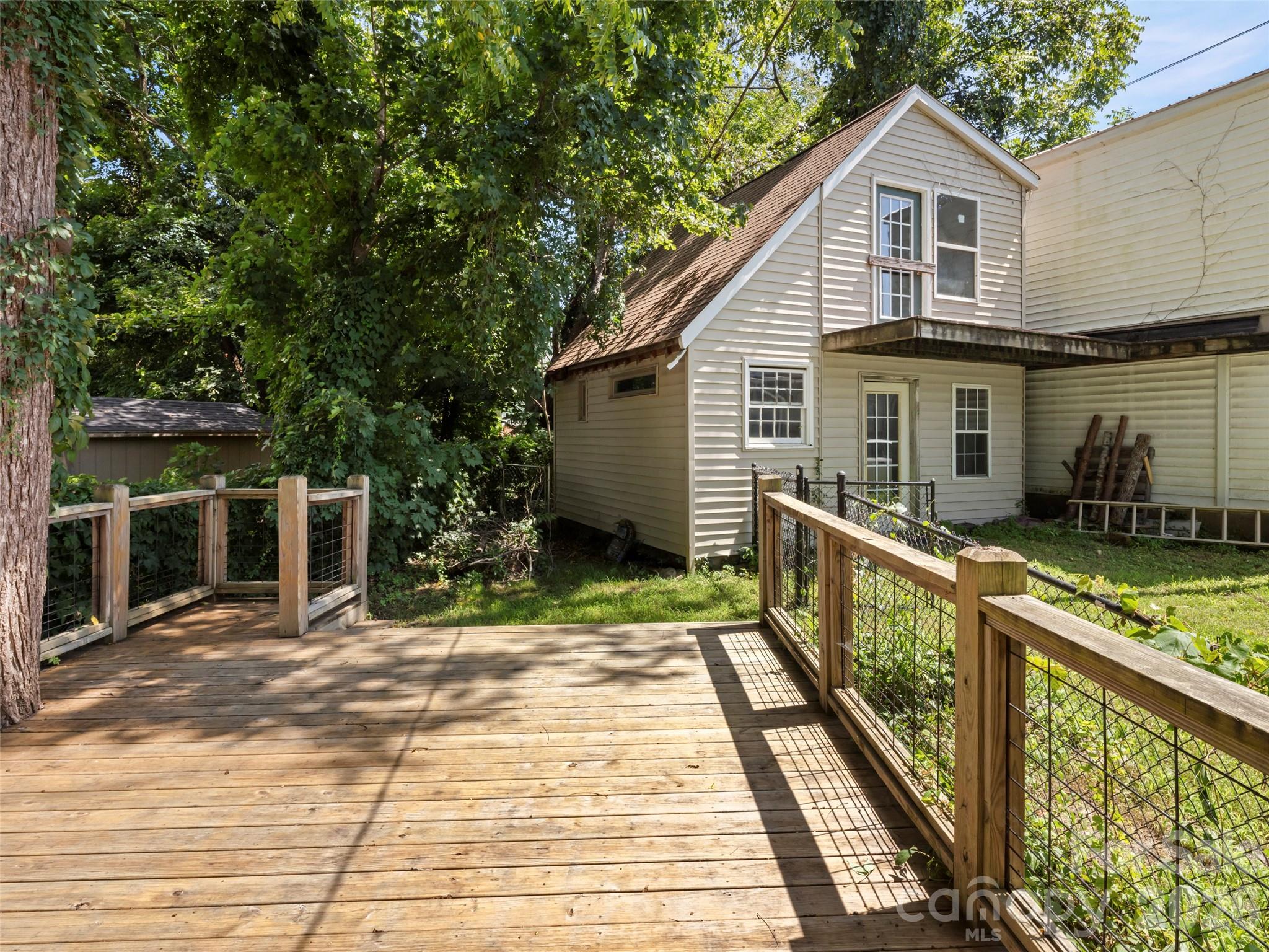 122 Edwards Avenue — Swannanoa
