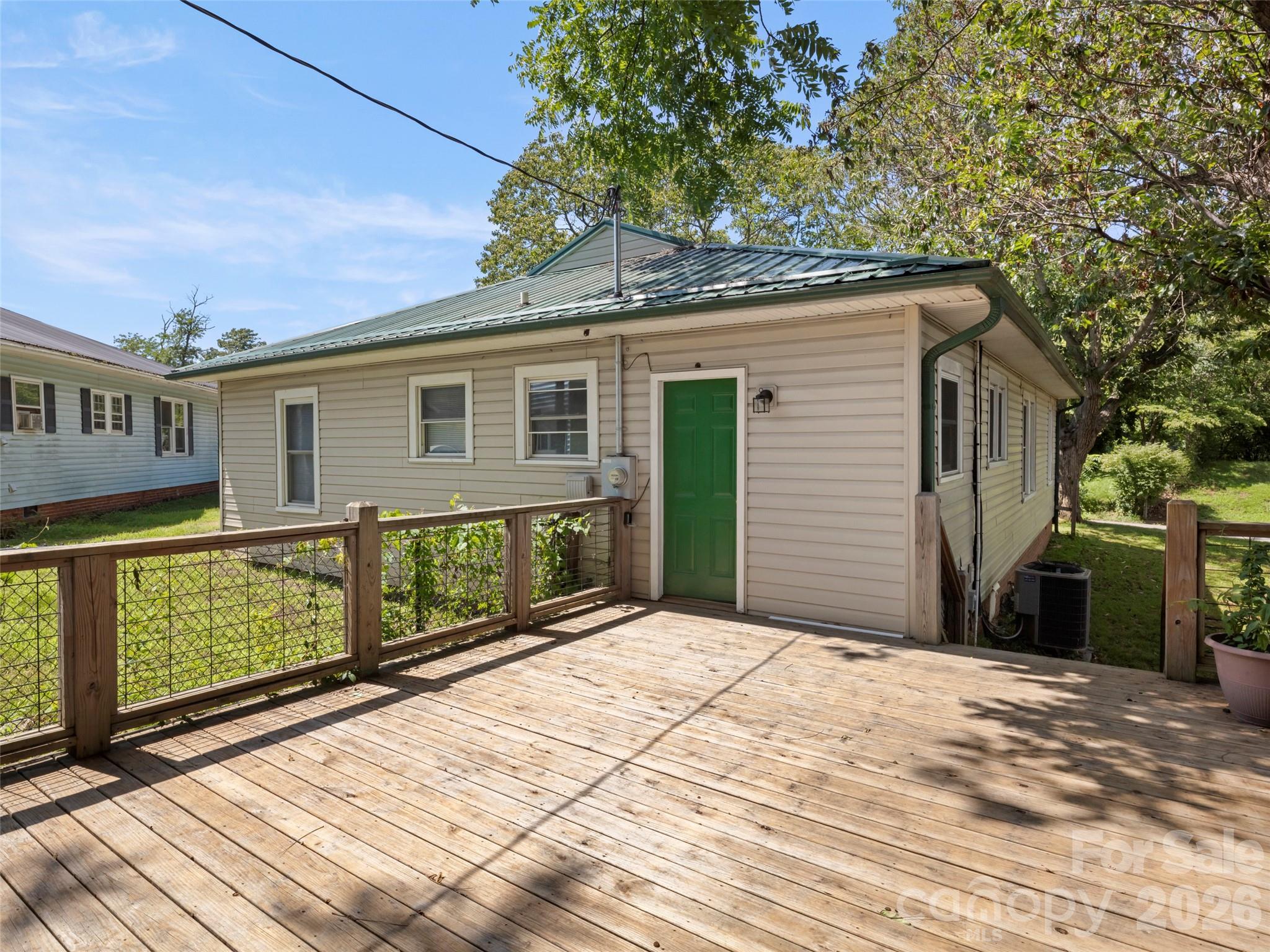 122 Edwards Avenue — Swannanoa
