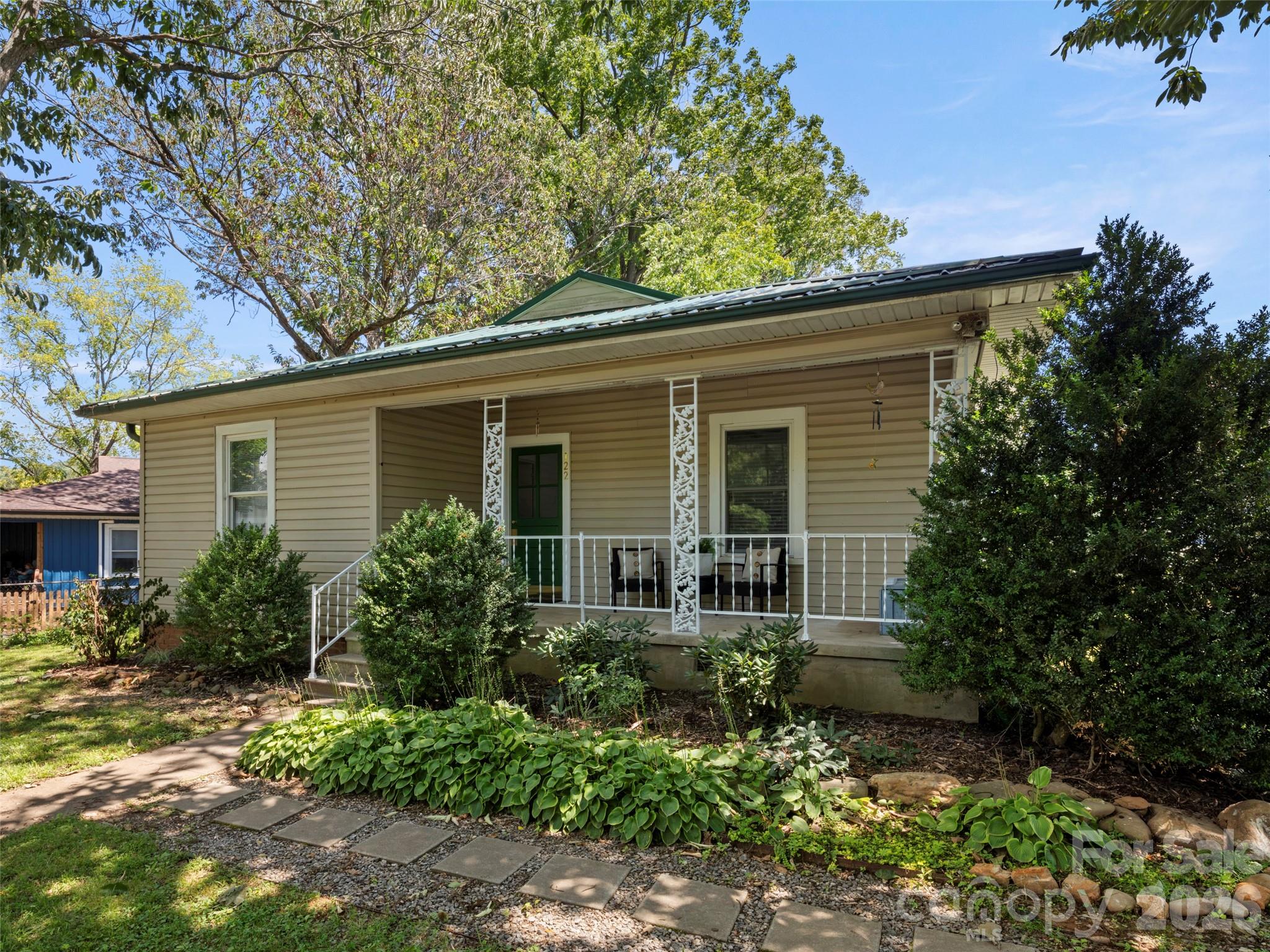 122 Edwards Avenue — Swannanoa