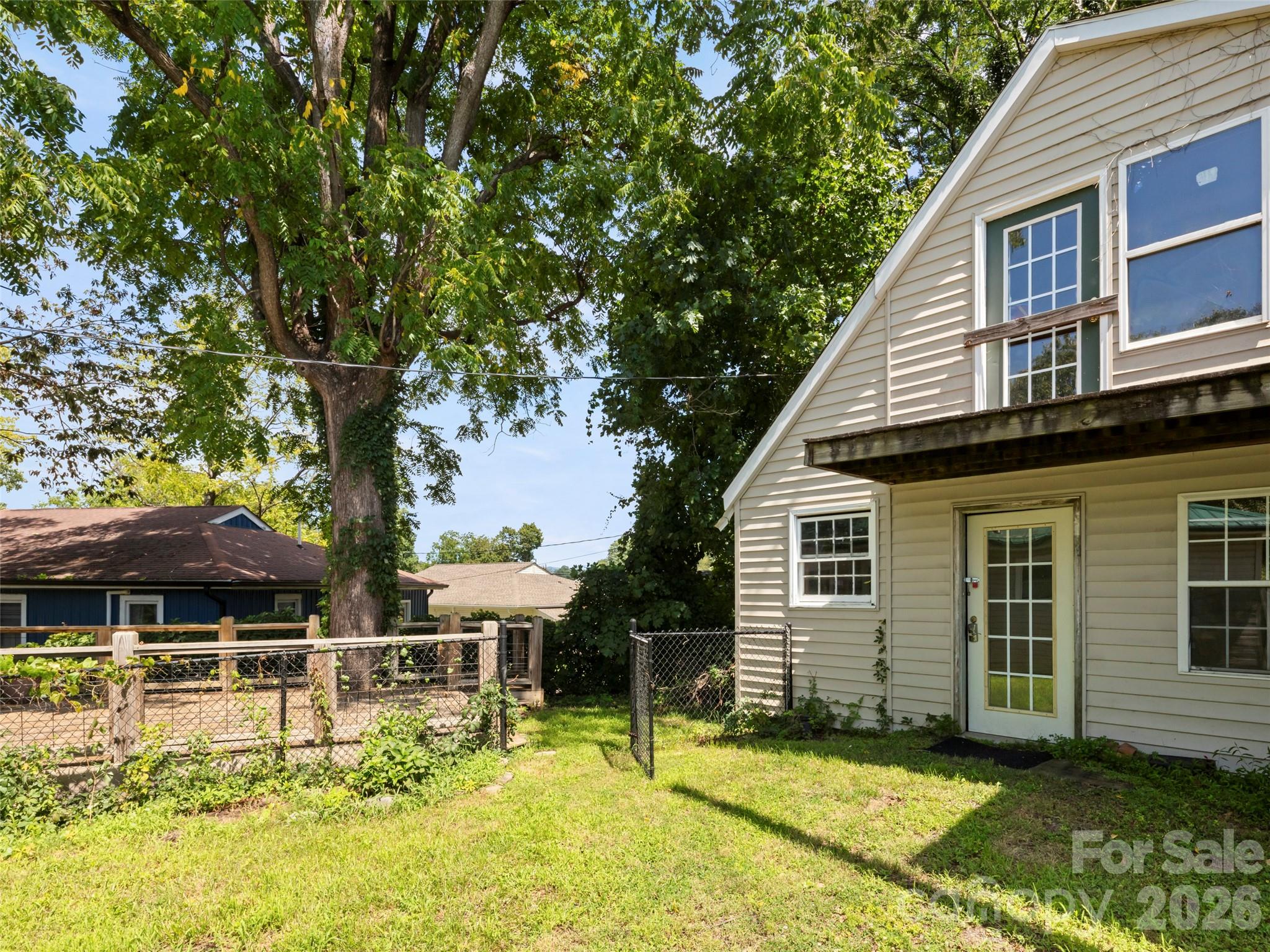 122 Edwards Avenue — Swannanoa