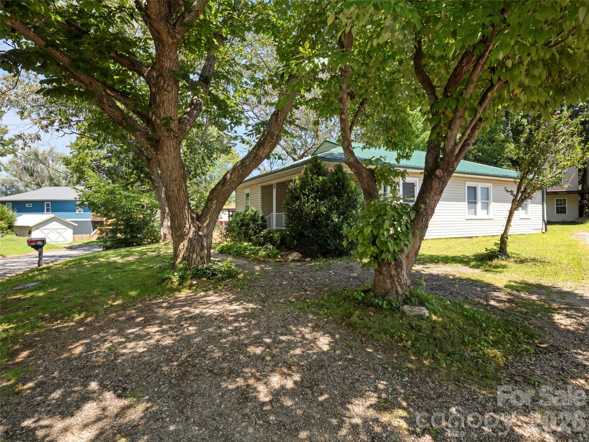 122 Edwards Avenue — Swannanoa