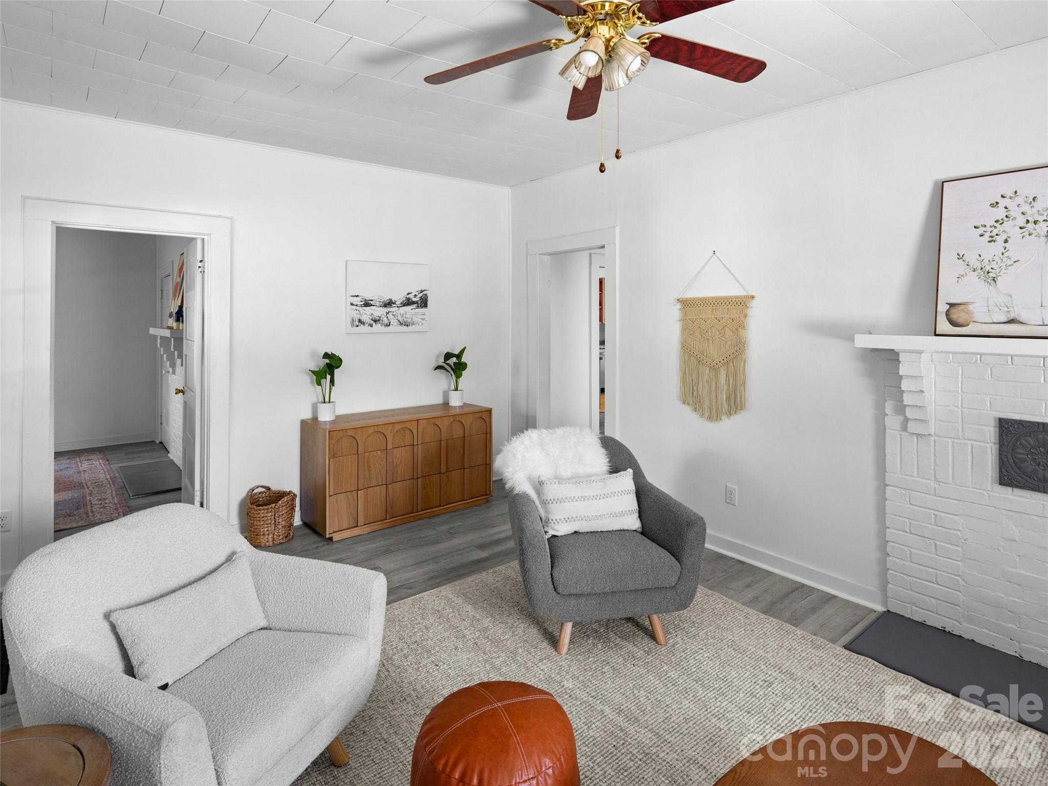 122 Edwards Avenue — Swannanoa