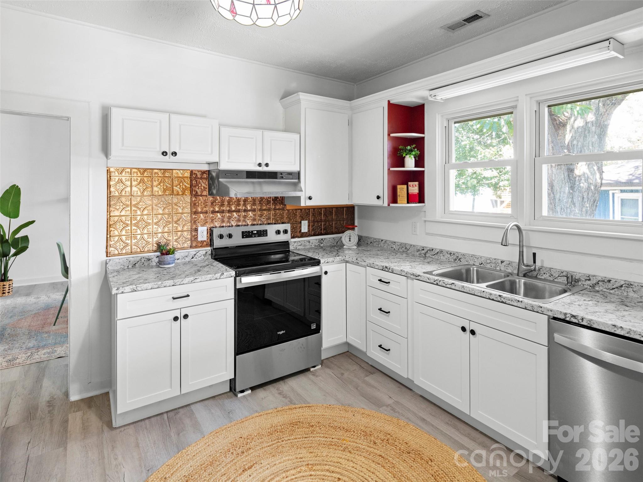 122 Edwards Avenue — Swannanoa