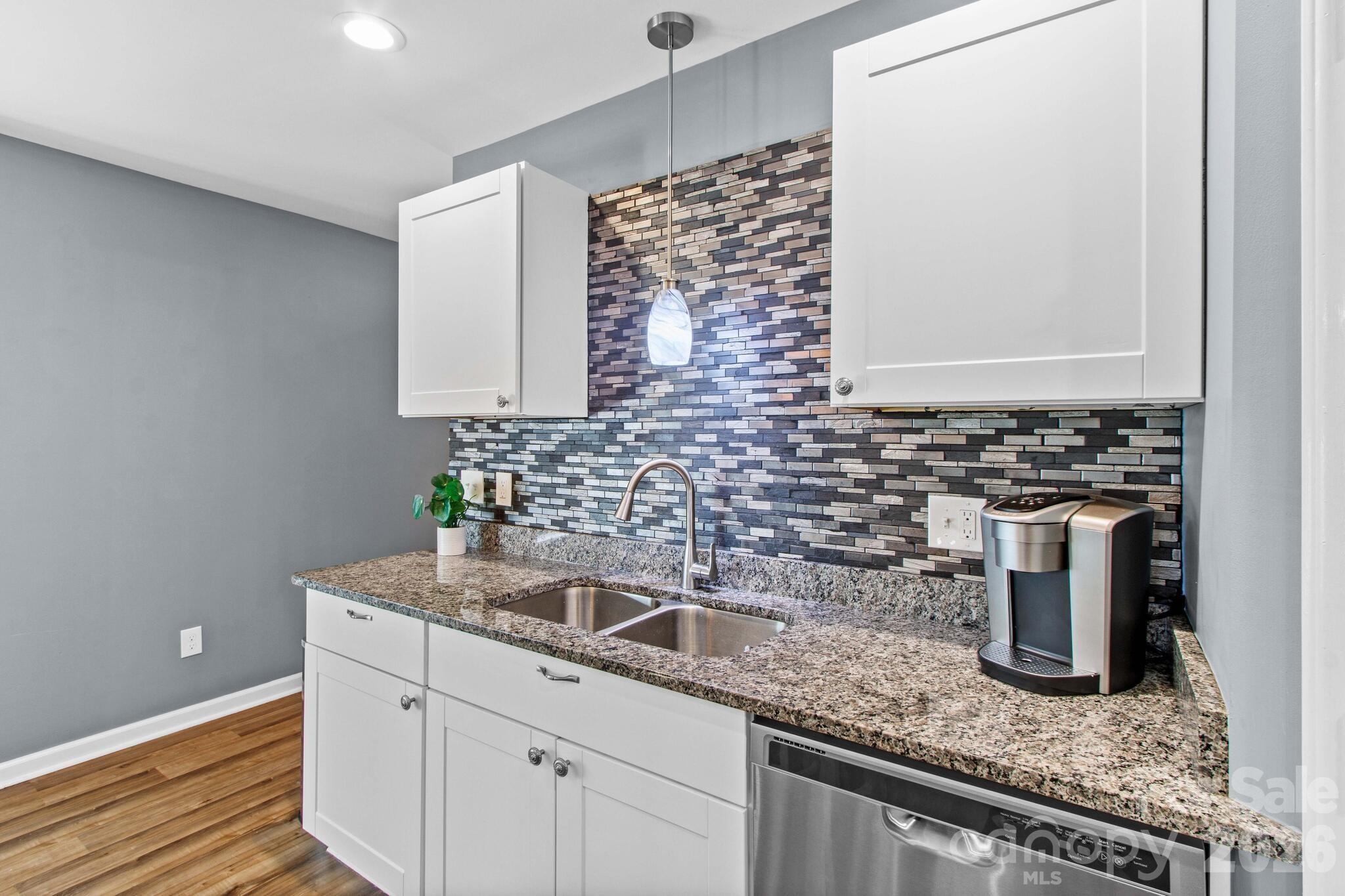 1160 Roberts Street — China Grove
