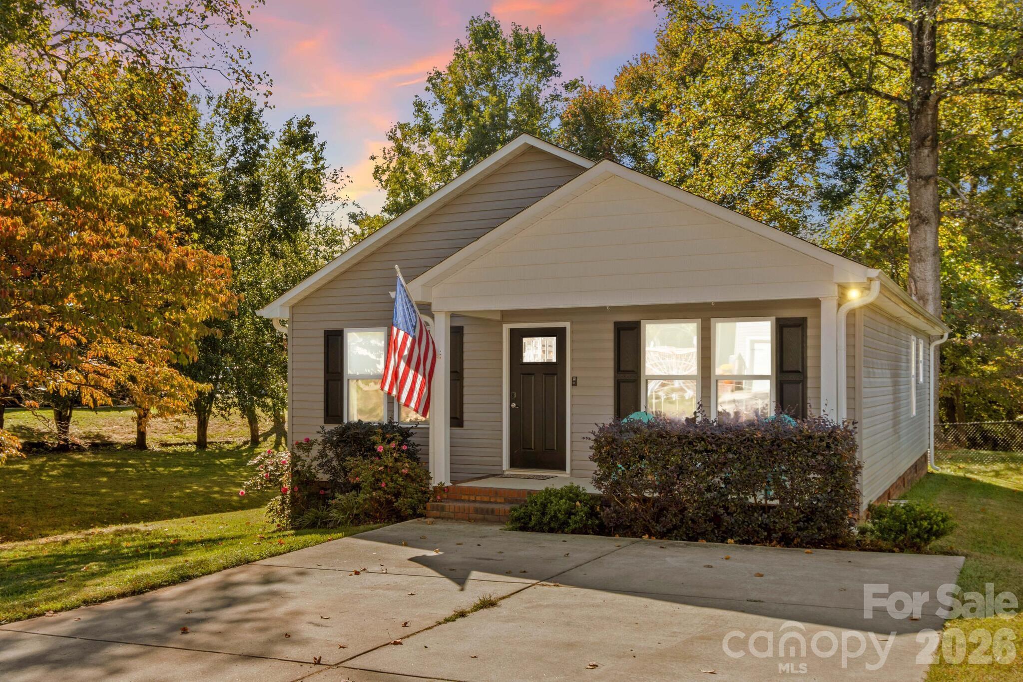 1160 Roberts Street — China Grove