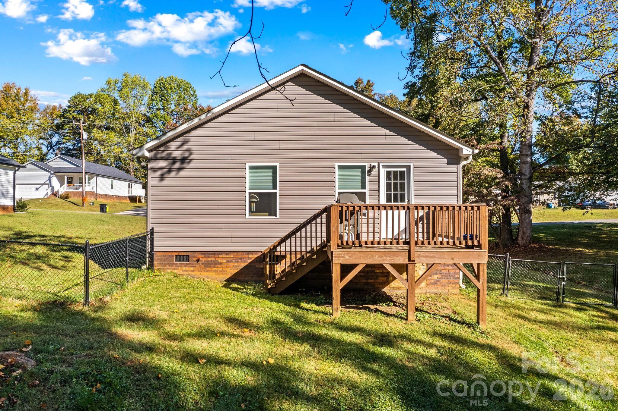 1160 Roberts Street — China Grove