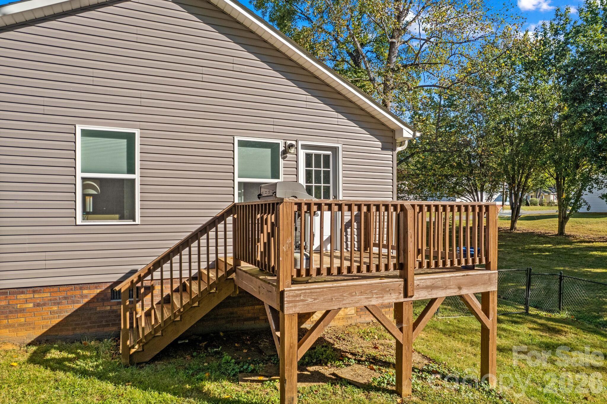 1160 Roberts Street — China Grove