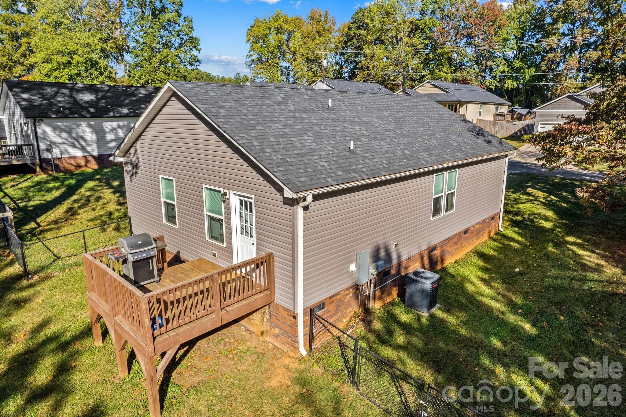 1160 Roberts Street — China Grove