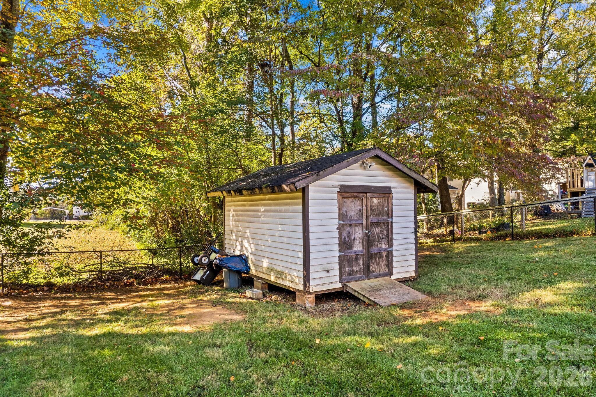 1160 Roberts Street — China Grove