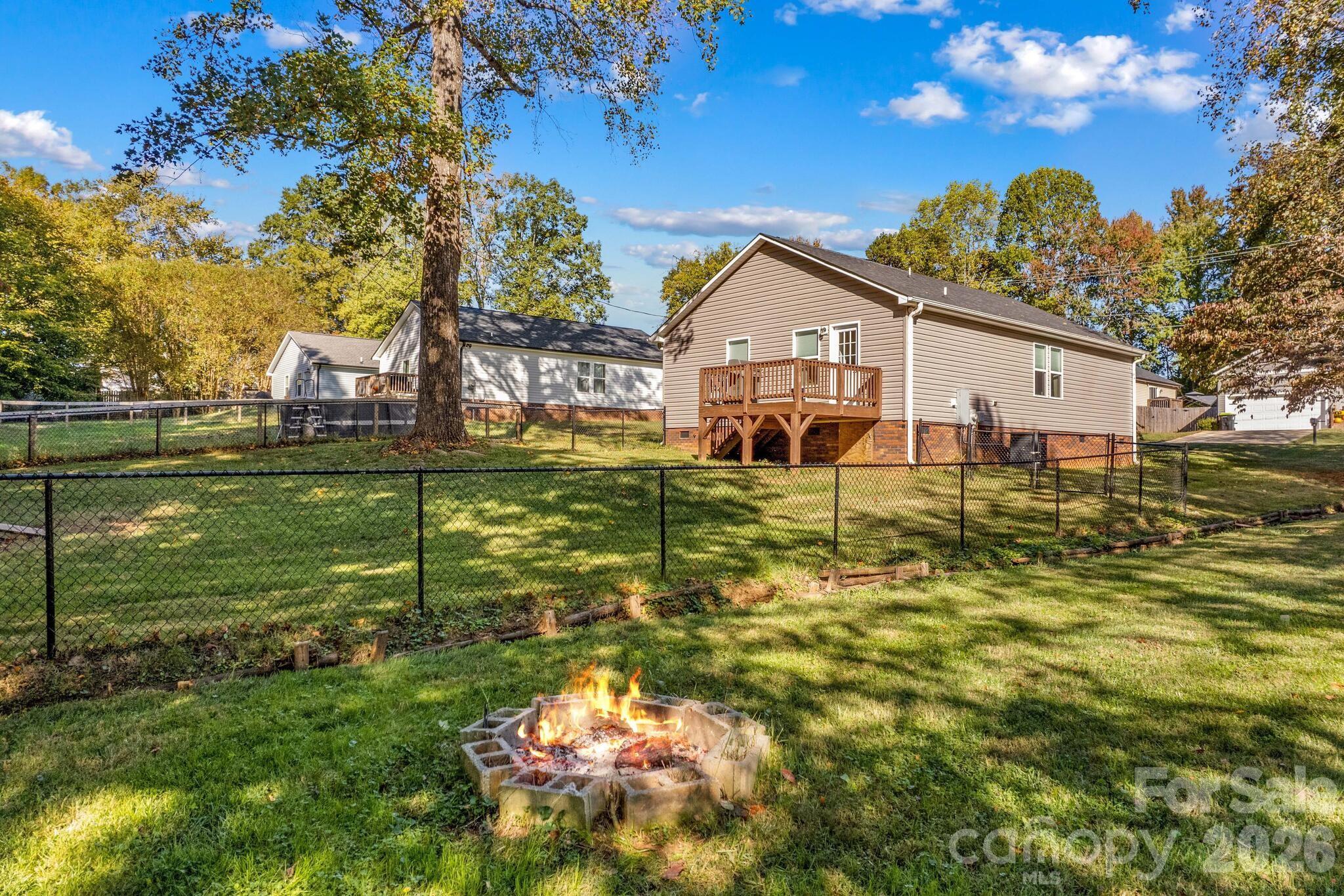 1160 Roberts Street — China Grove