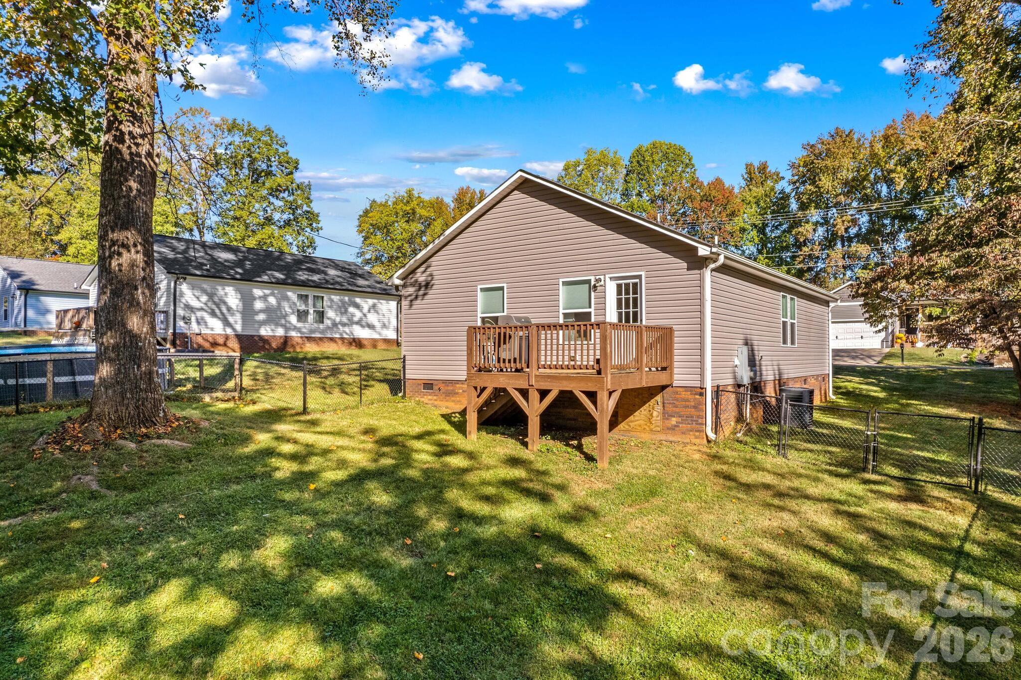 1160 Roberts Street — China Grove